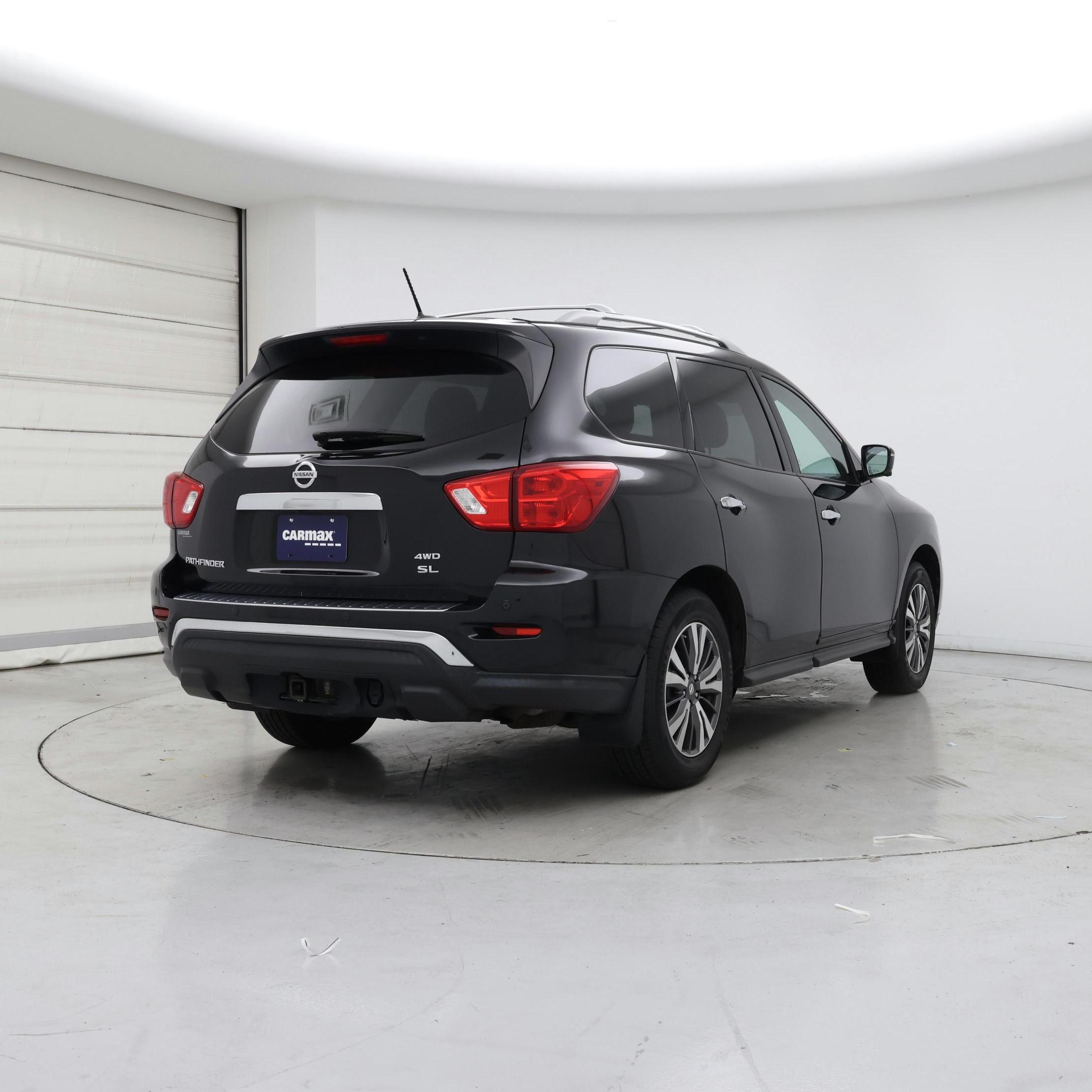 Thumbnail: 2017 Nissan Pathfinder - 8