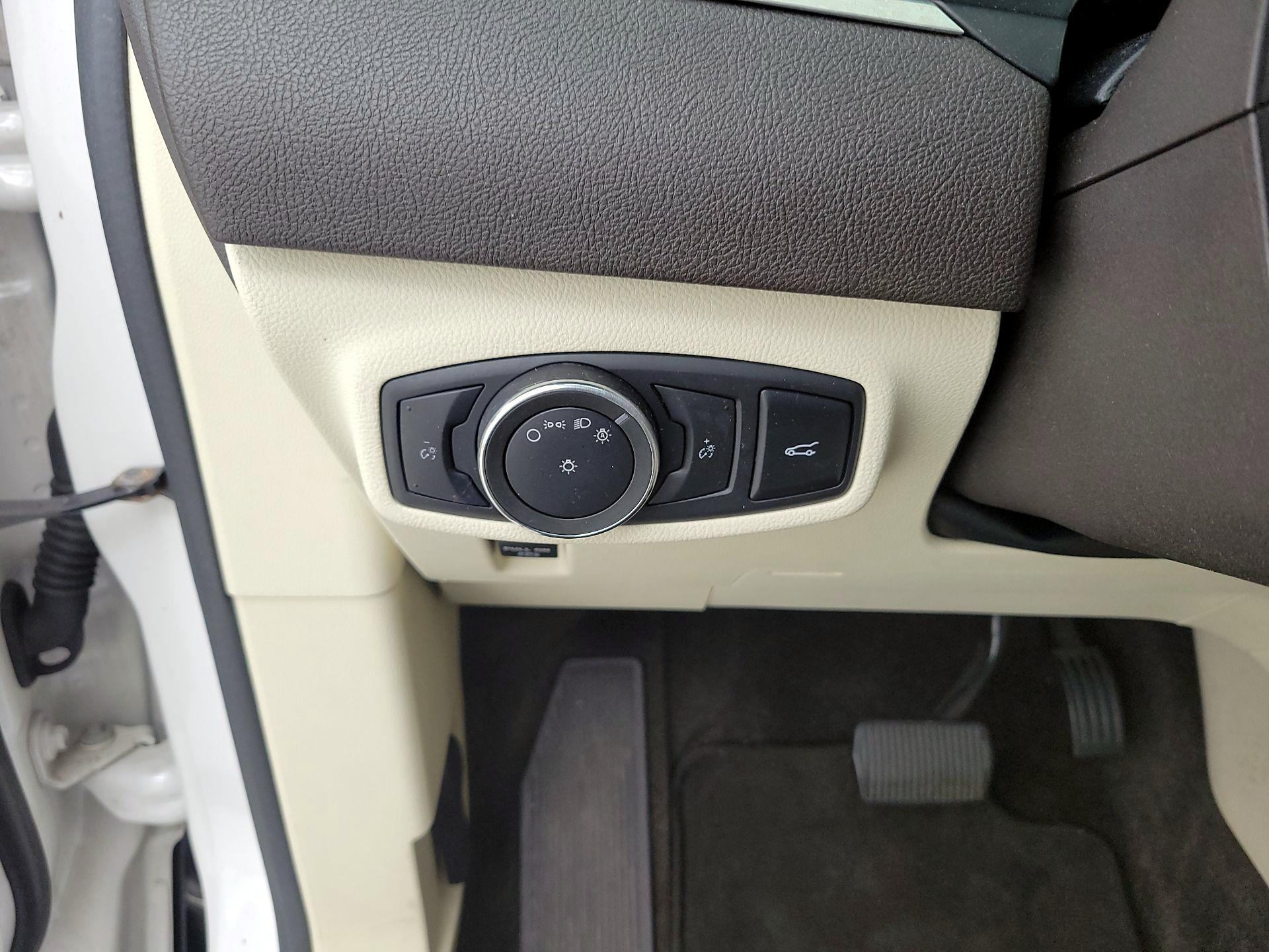 Thumbnail: 2016 Lincoln MKC - 13