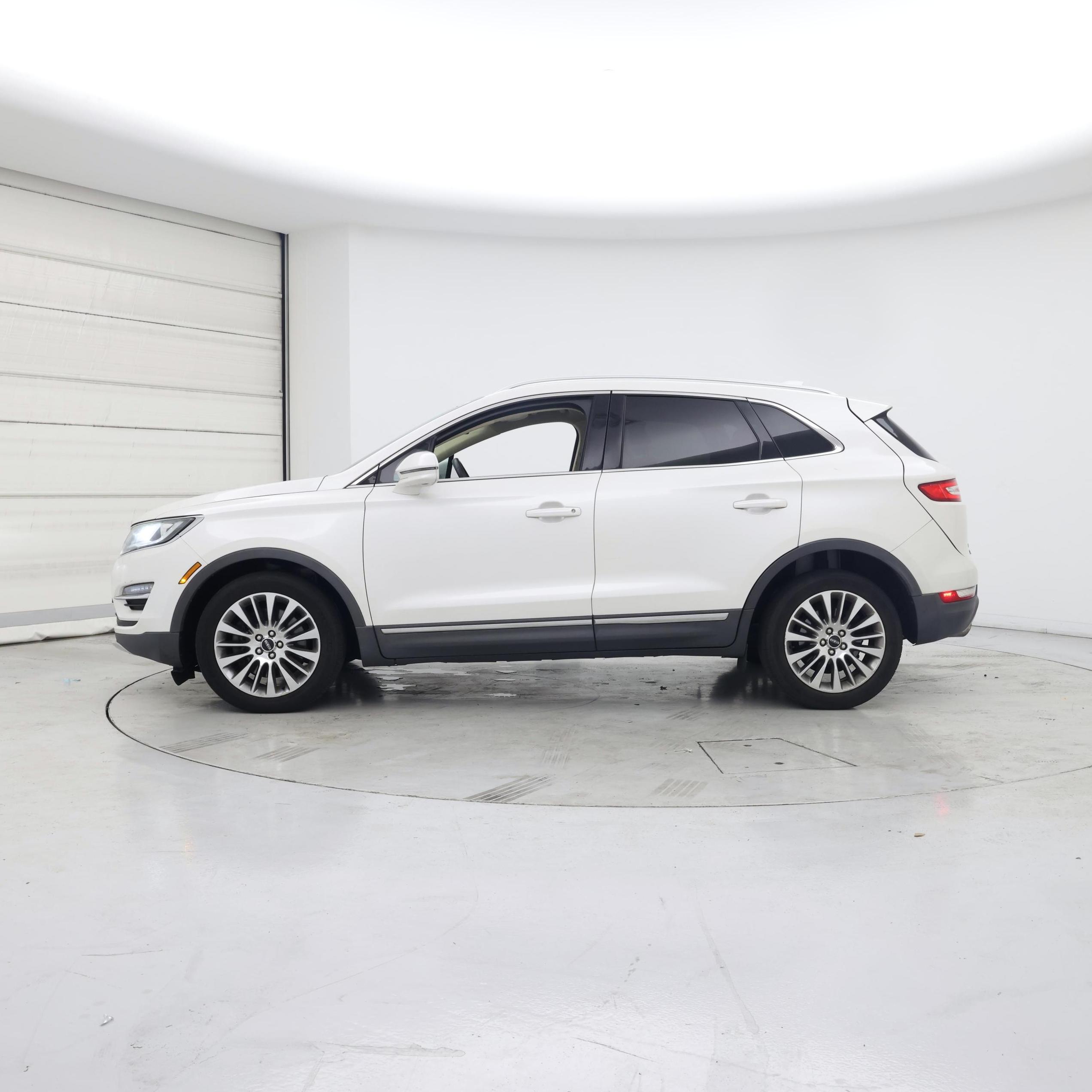 Thumbnail: 2016 Lincoln MKC - 3
