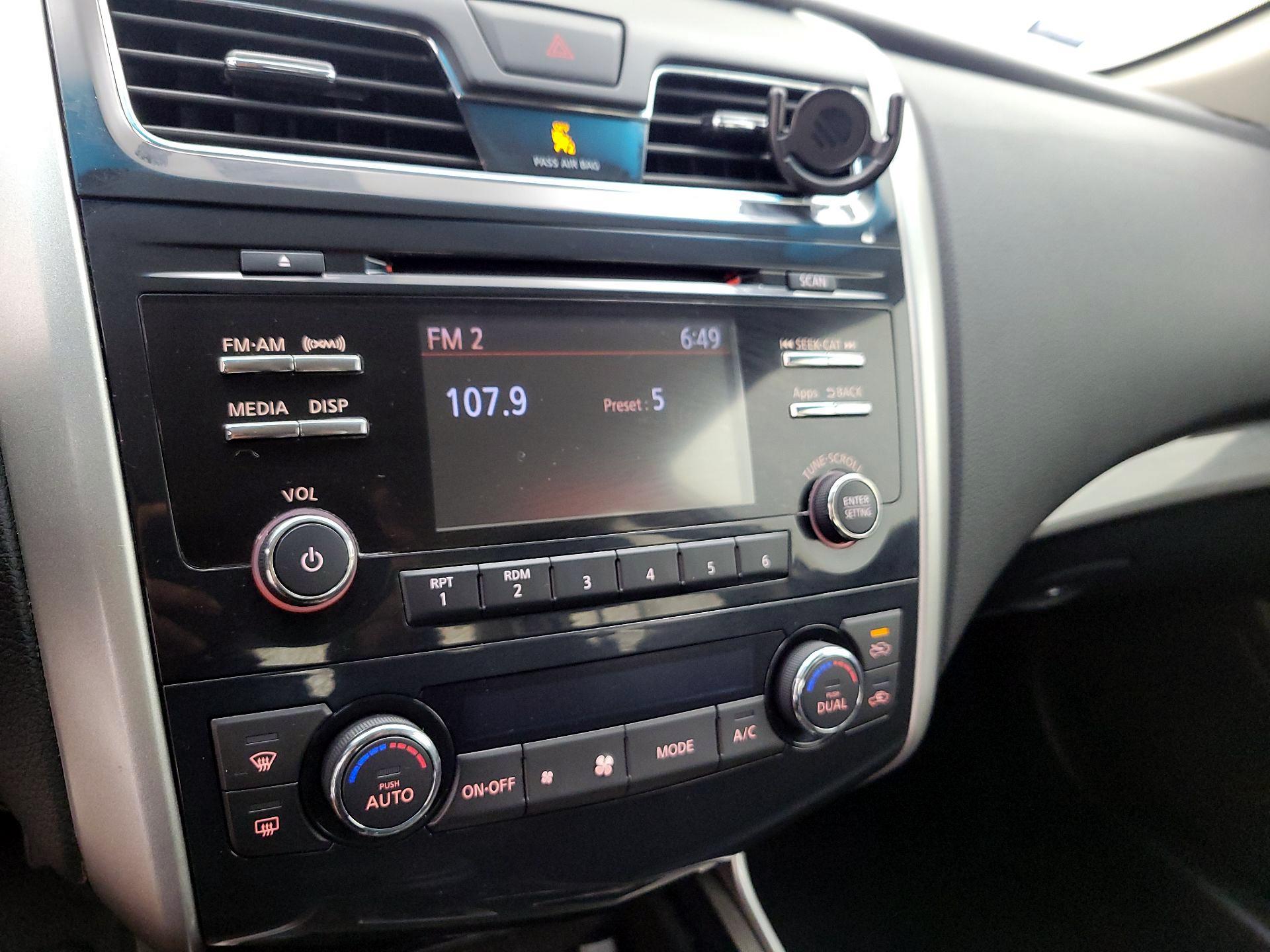 Thumbnail: 2014 Nissan Altima - 15