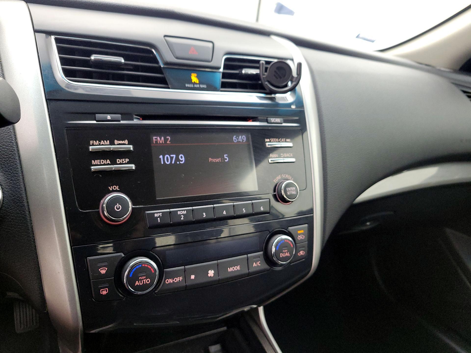 Thumbnail: 2014 Nissan Altima - 16