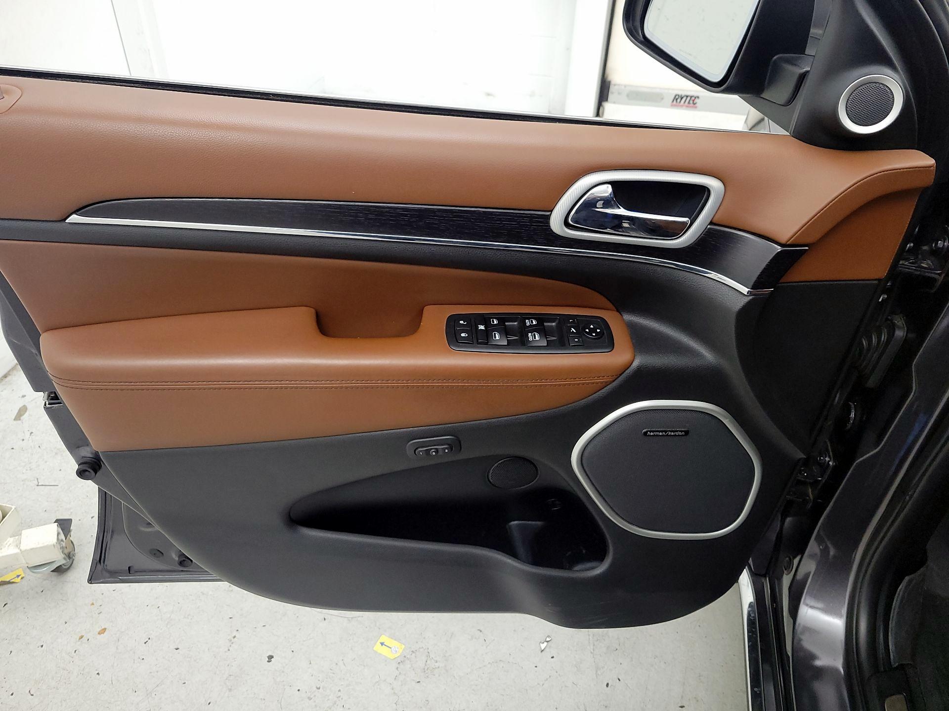 Thumbnail: 2018 Jeep Grand Cherokee - 12