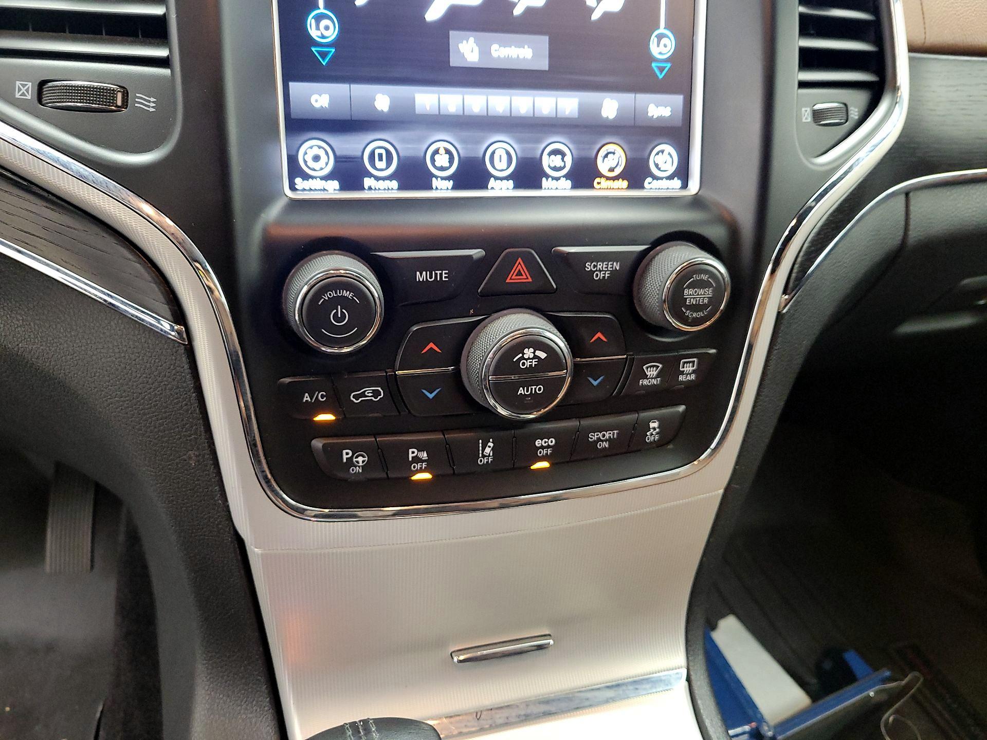 Thumbnail: 2018 Jeep Grand Cherokee - 17