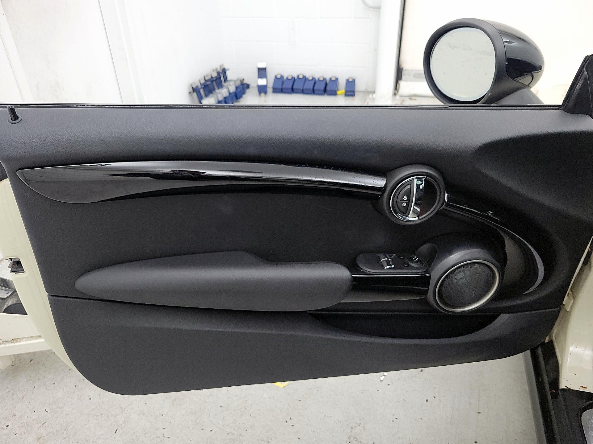 Thumbnail: 2015 MINI Cooper Hardtop - 12
