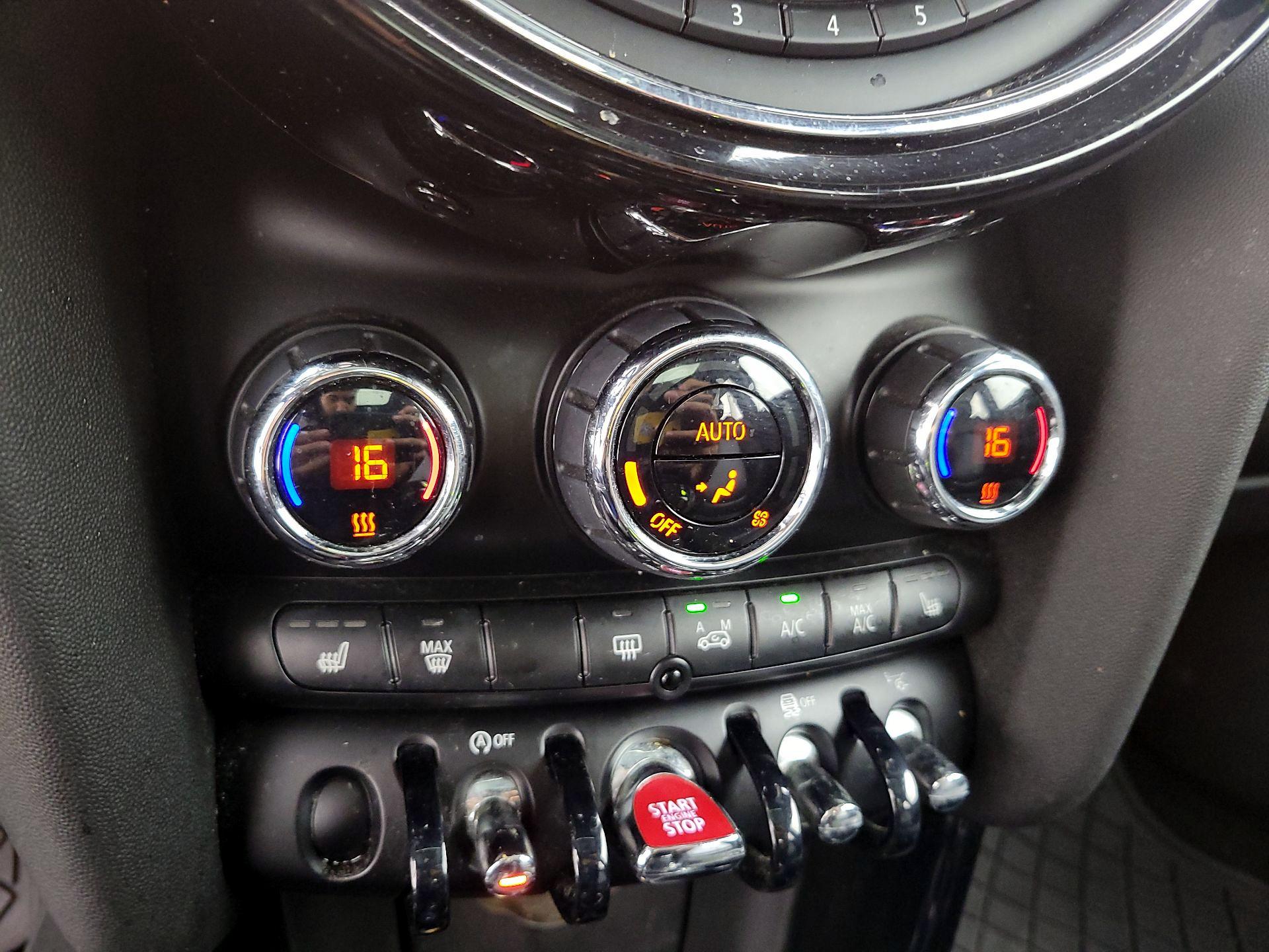 Thumbnail: 2015 MINI Cooper Hardtop - 16