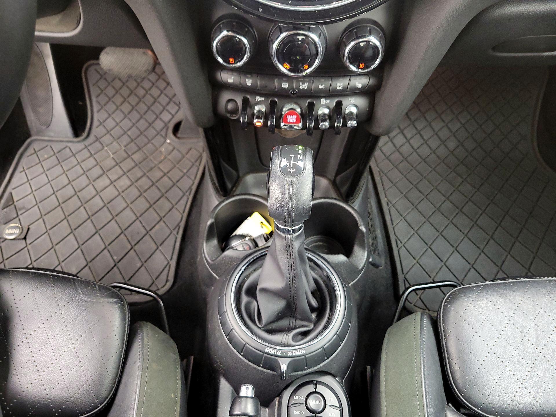 Thumbnail: 2015 MINI Cooper Hardtop - 17