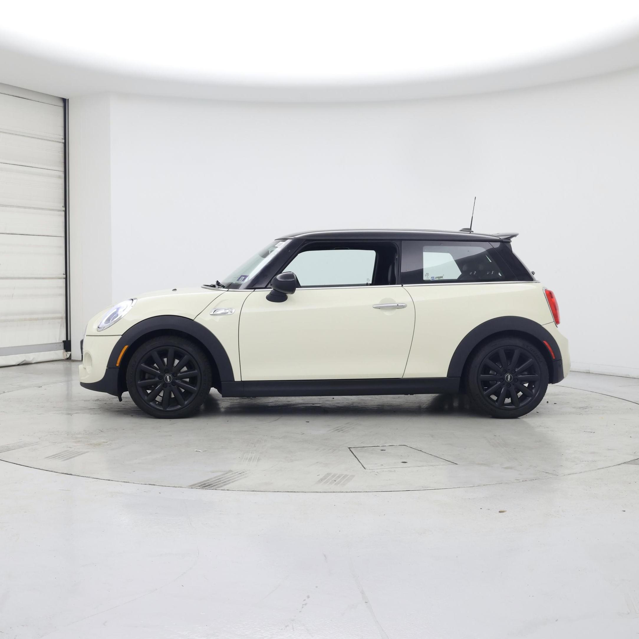Thumbnail: 2015 MINI Cooper Hardtop - 3