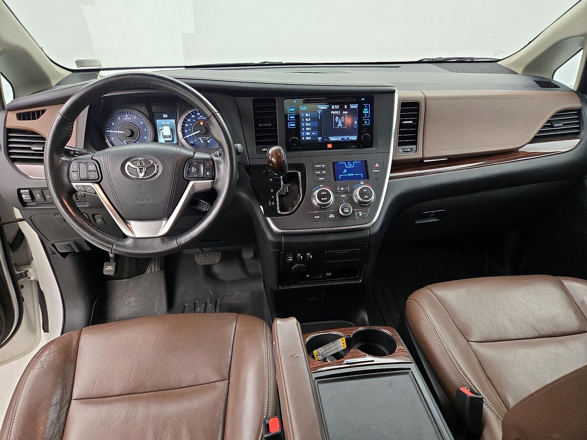 Thumbnail: 2015 Toyota Sienna - 9