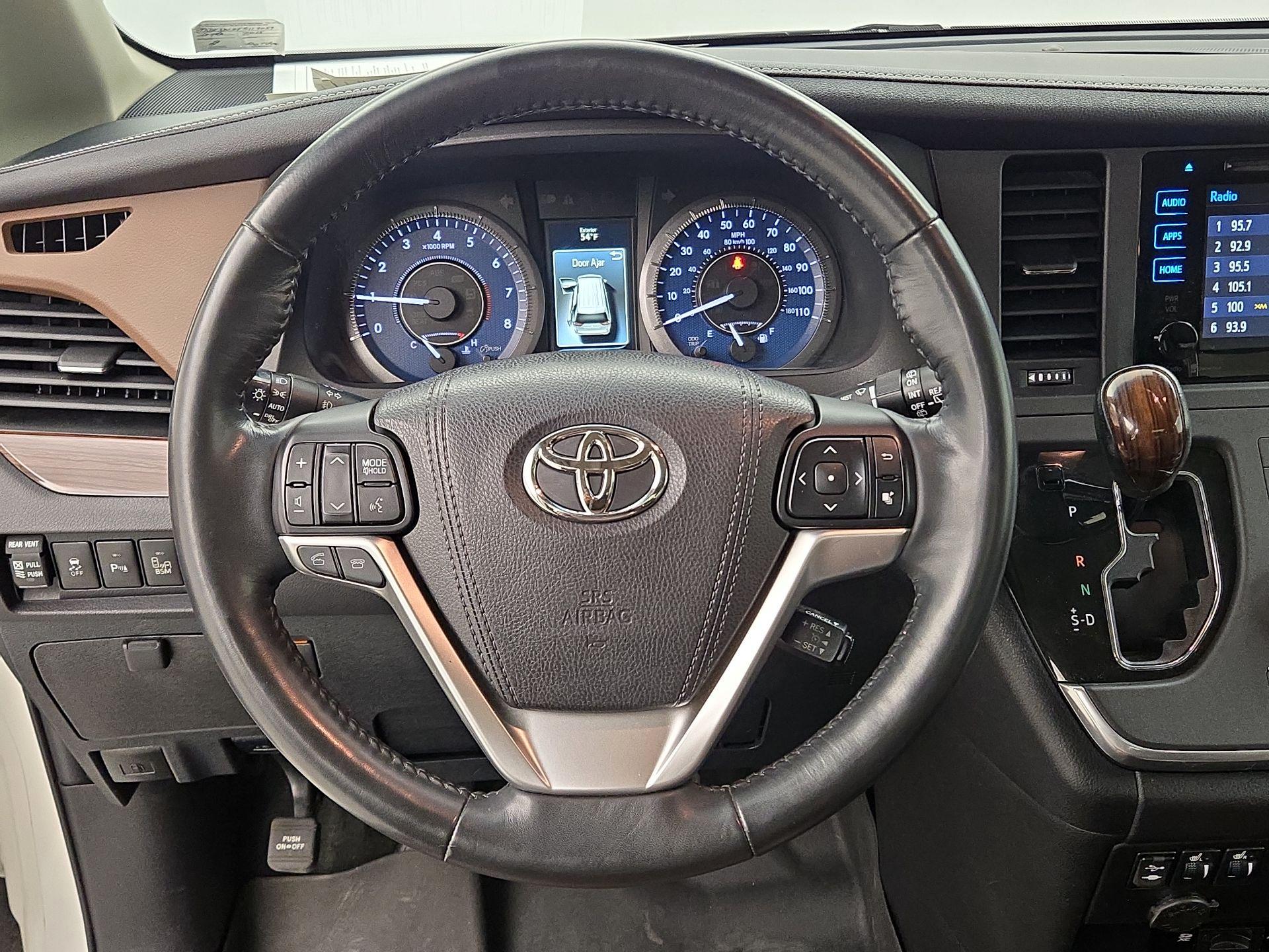Thumbnail: 2015 Toyota Sienna - 10