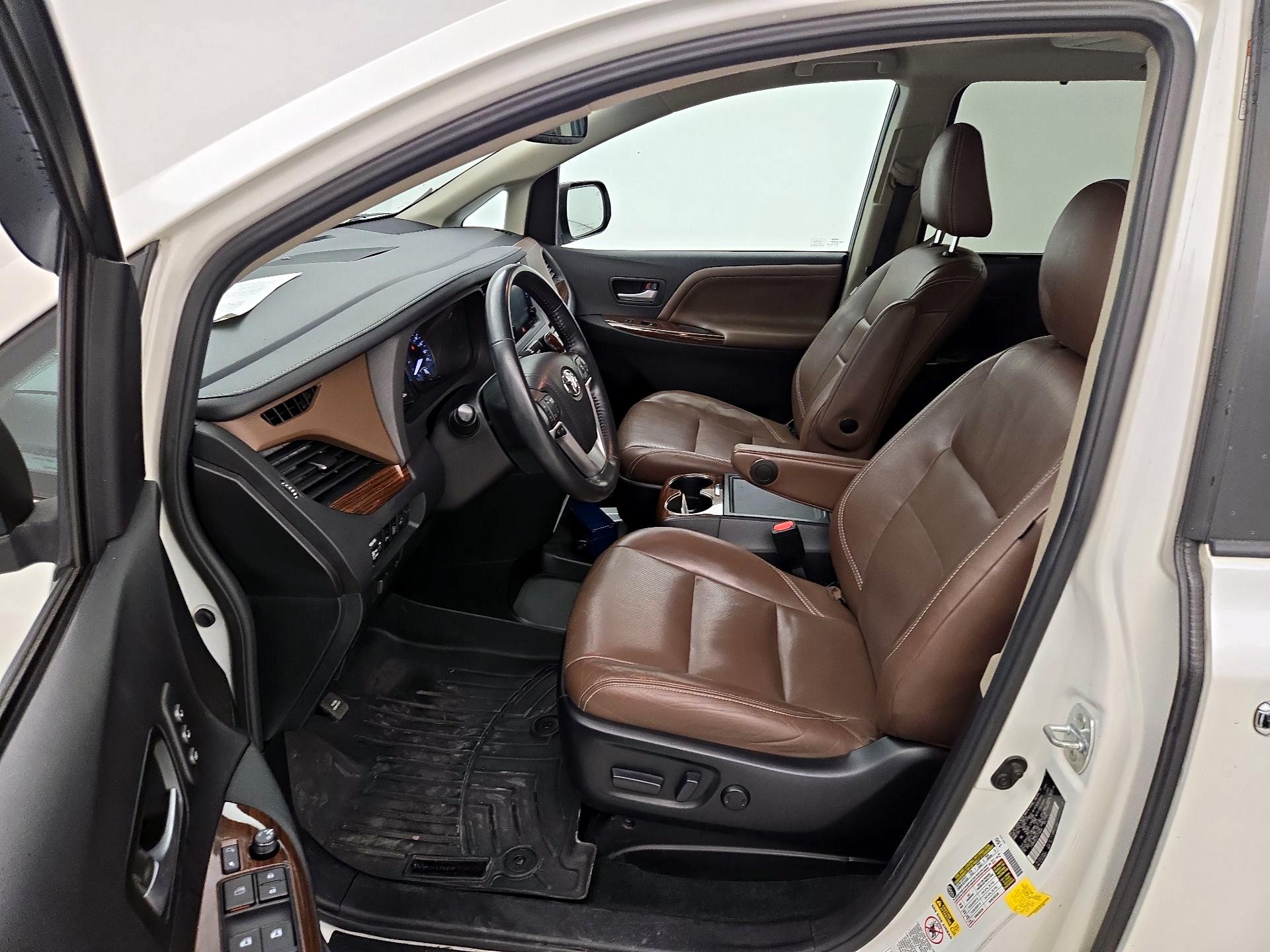Thumbnail: 2015 Toyota Sienna - 11