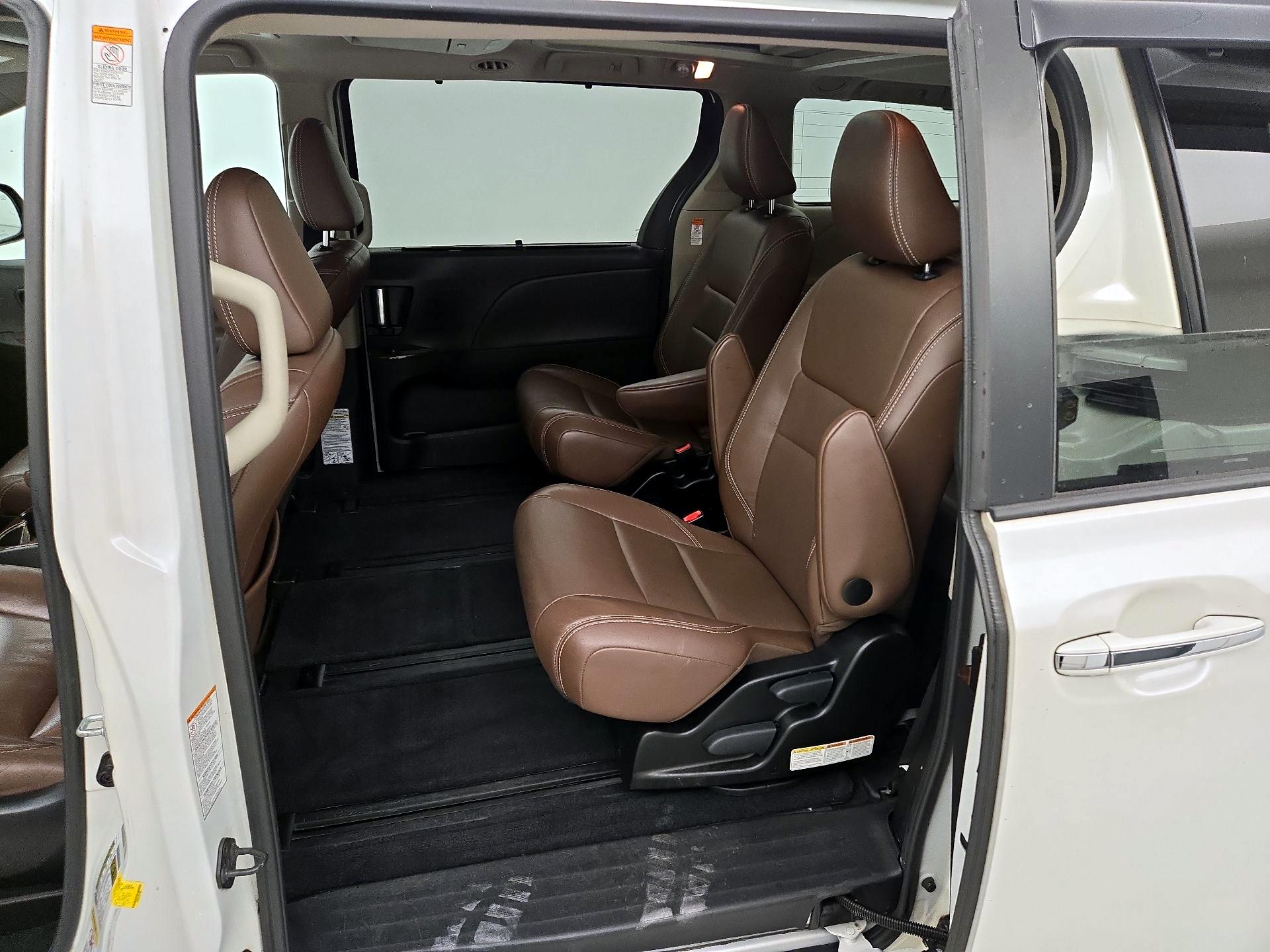 Thumbnail: 2015 Toyota Sienna - 19