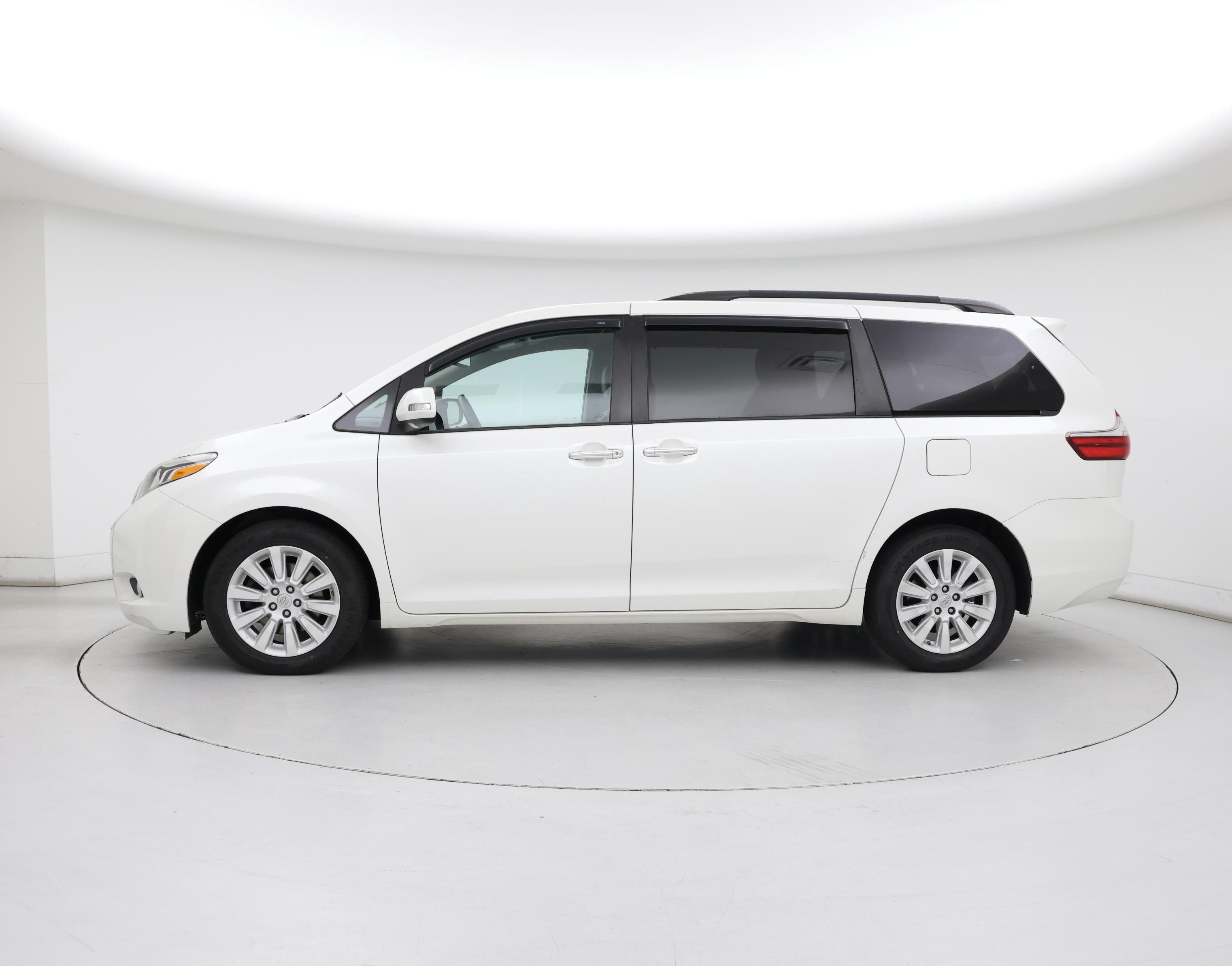Thumbnail: 2015 Toyota Sienna - 3