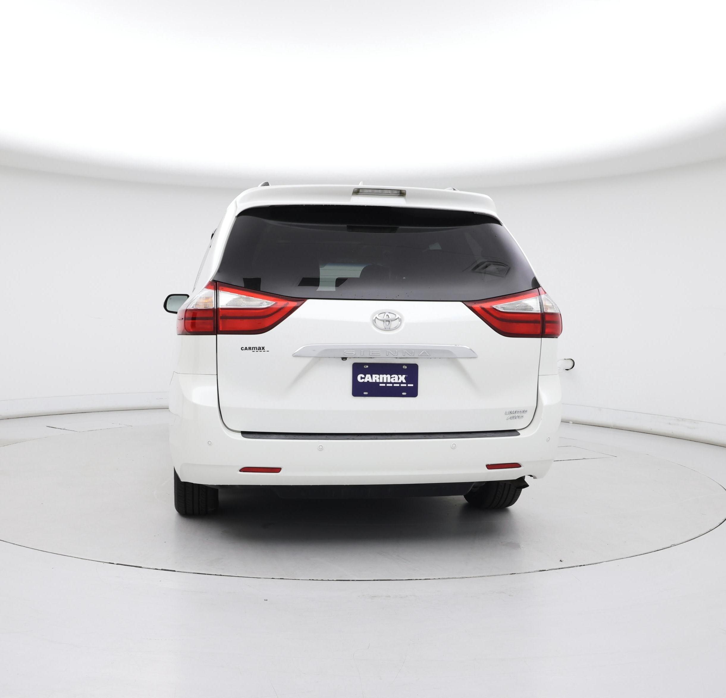 Thumbnail: 2015 Toyota Sienna - 6