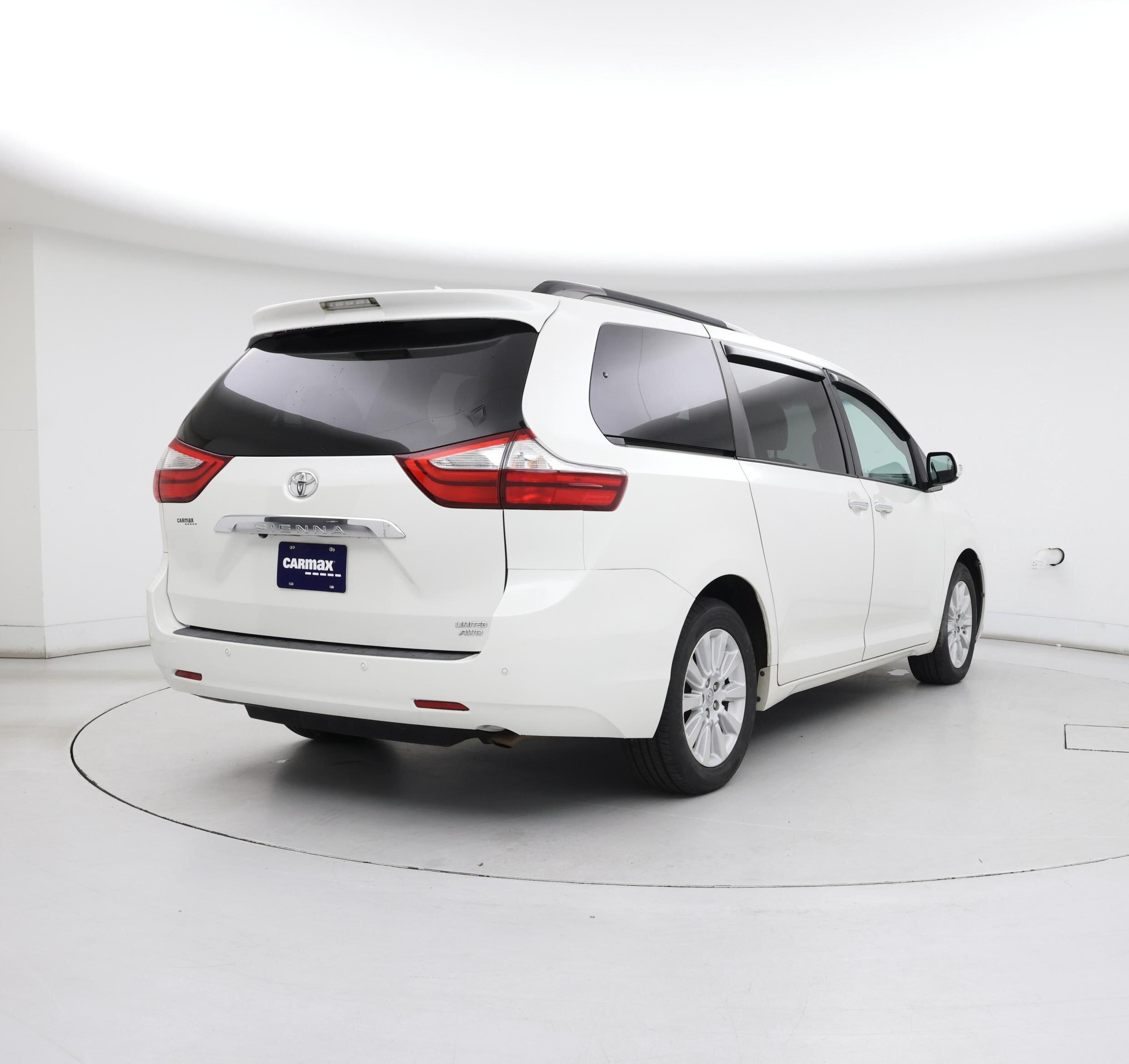 Thumbnail: 2015 Toyota Sienna - 8