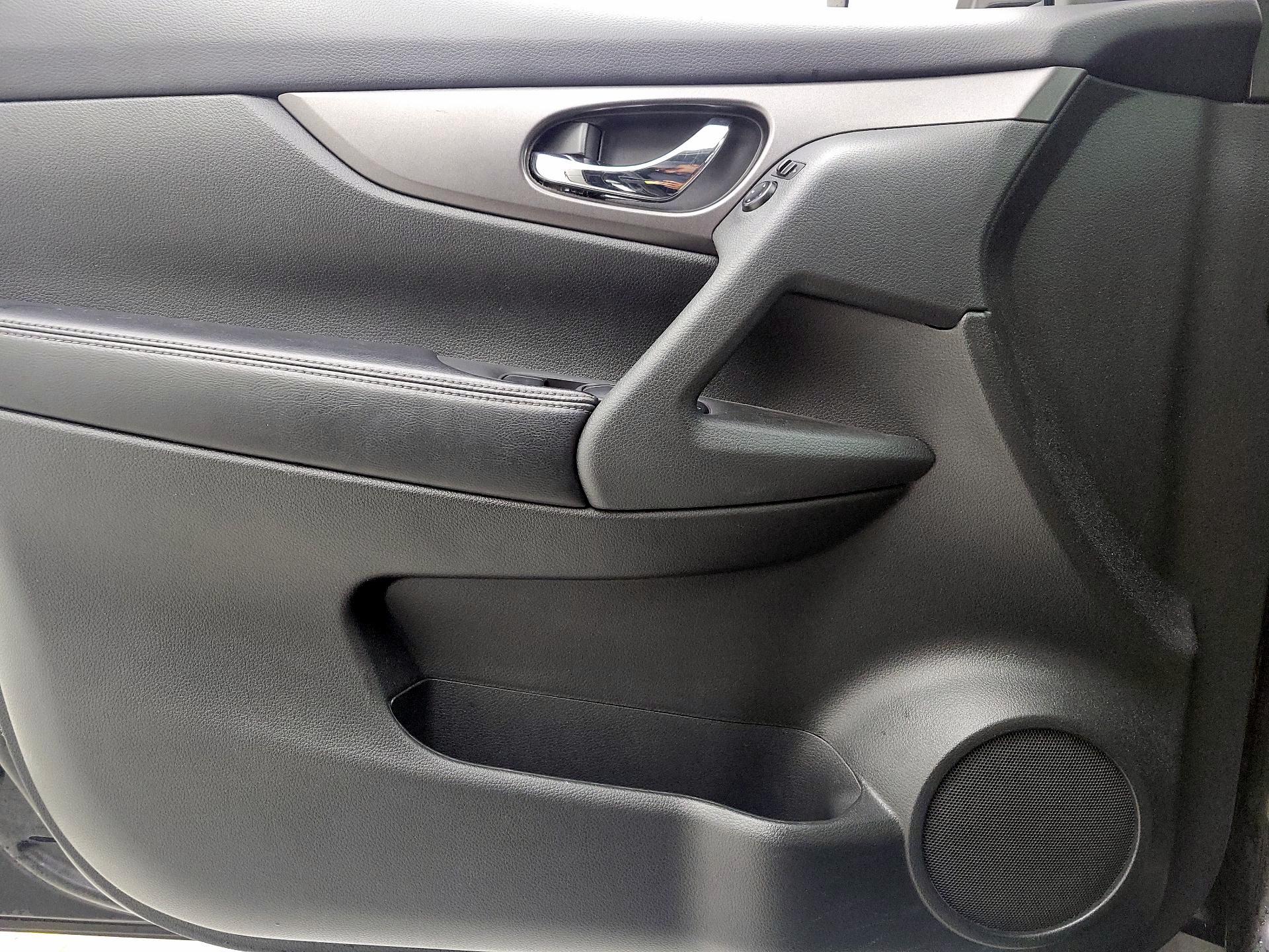 Thumbnail: 2015 Nissan Rogue - 12