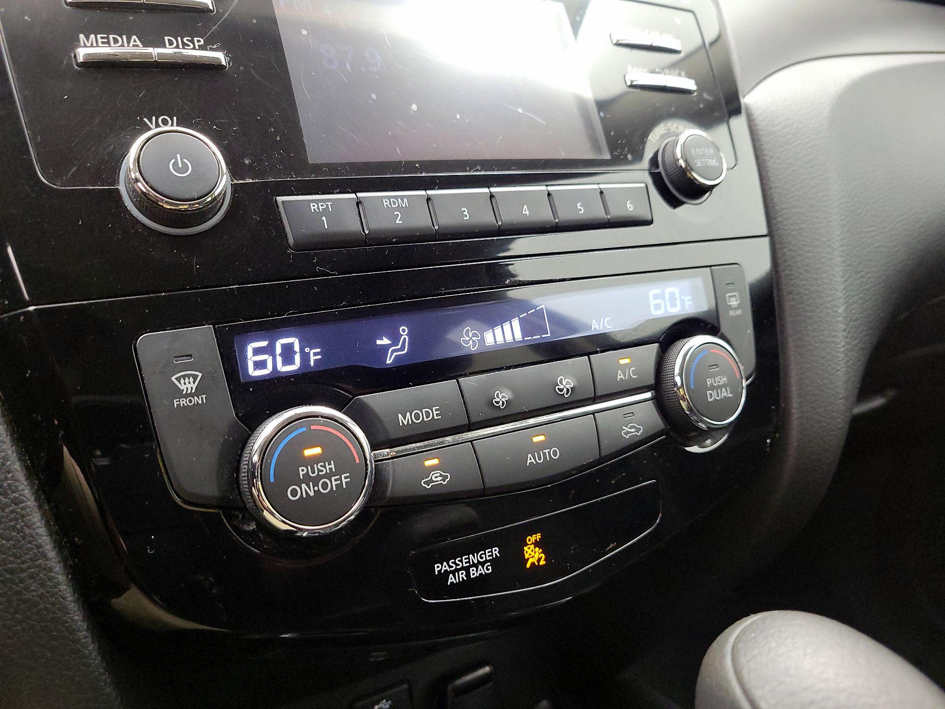 Thumbnail: 2015 Nissan Rogue - 16
