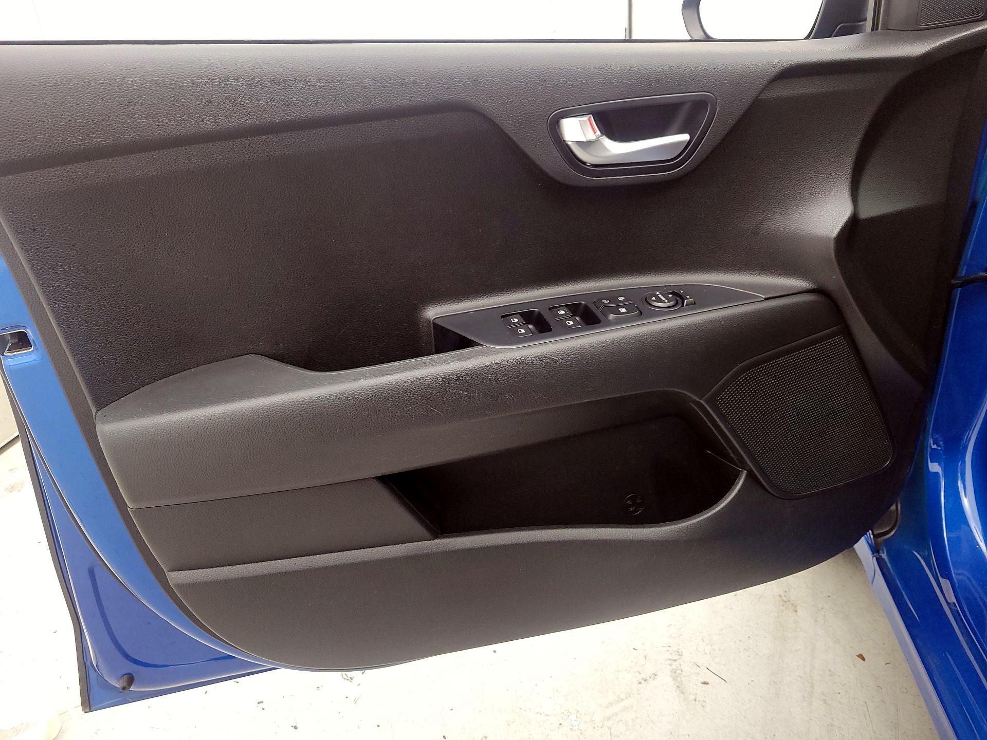 Thumbnail: 2023 Kia Rio - 12