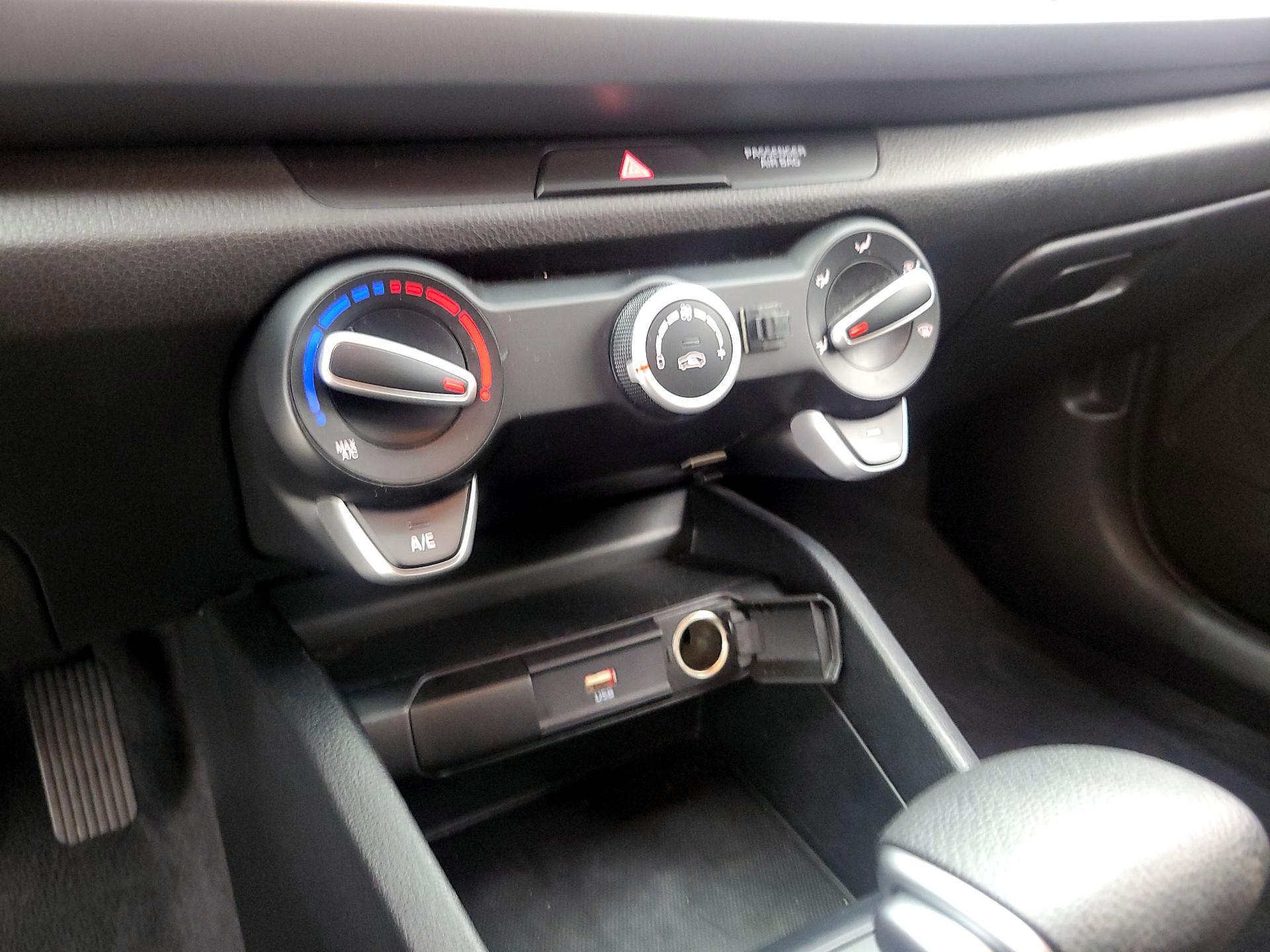 Thumbnail: 2023 Kia Rio - 15