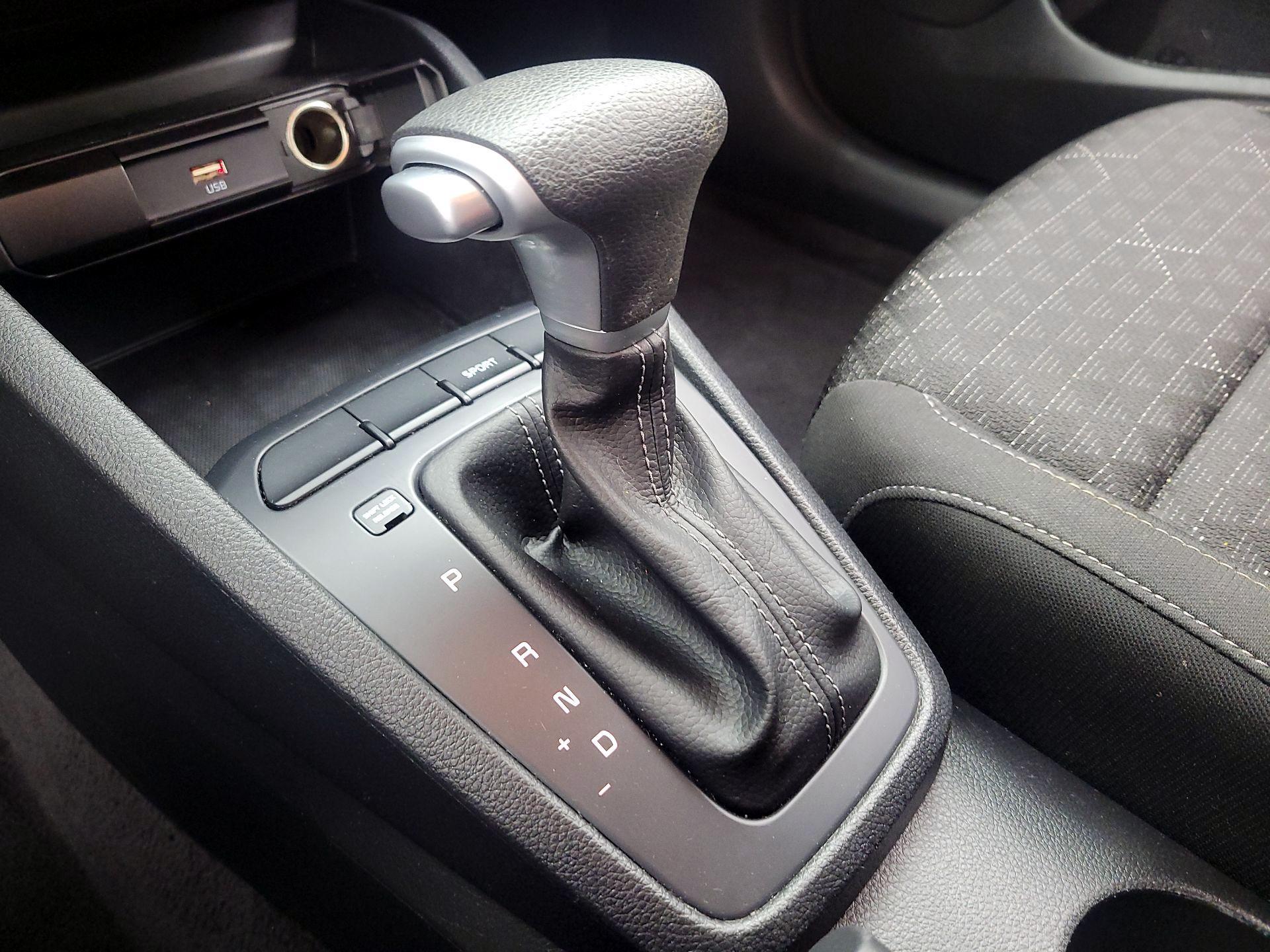 Thumbnail: 2023 Kia Rio - 16