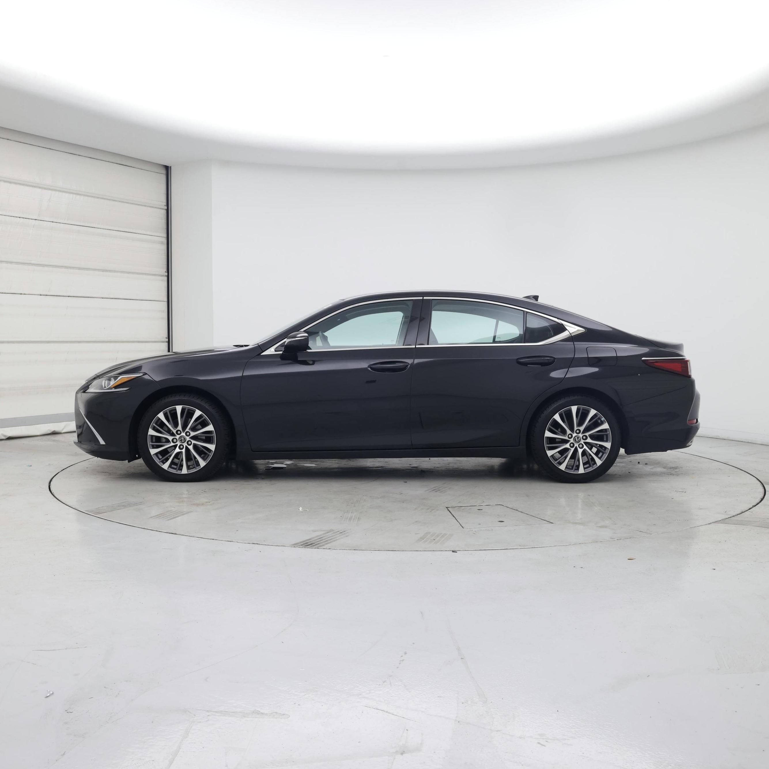 Thumbnail: 2021 Lexus ES - 3