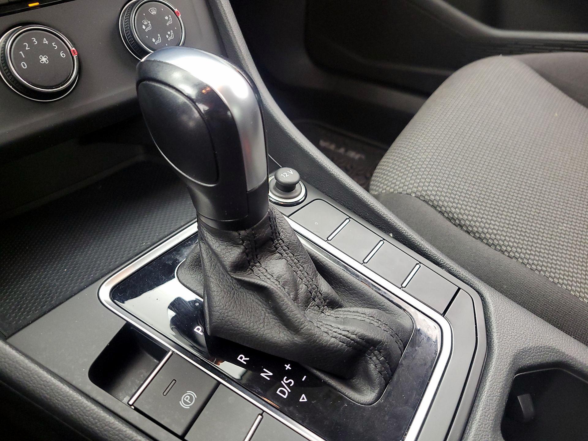 Thumbnail: 2019 Volkswagen Jetta - 16