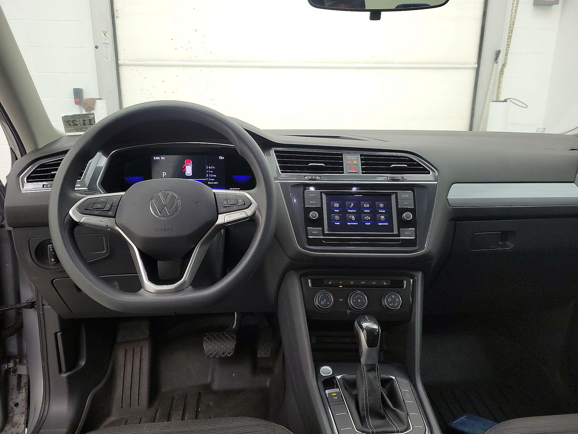 Thumbnail: 2023 Volkswagen Tiguan - 9