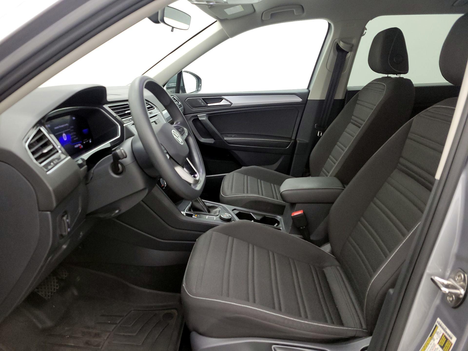 Thumbnail: 2023 Volkswagen Tiguan - 11