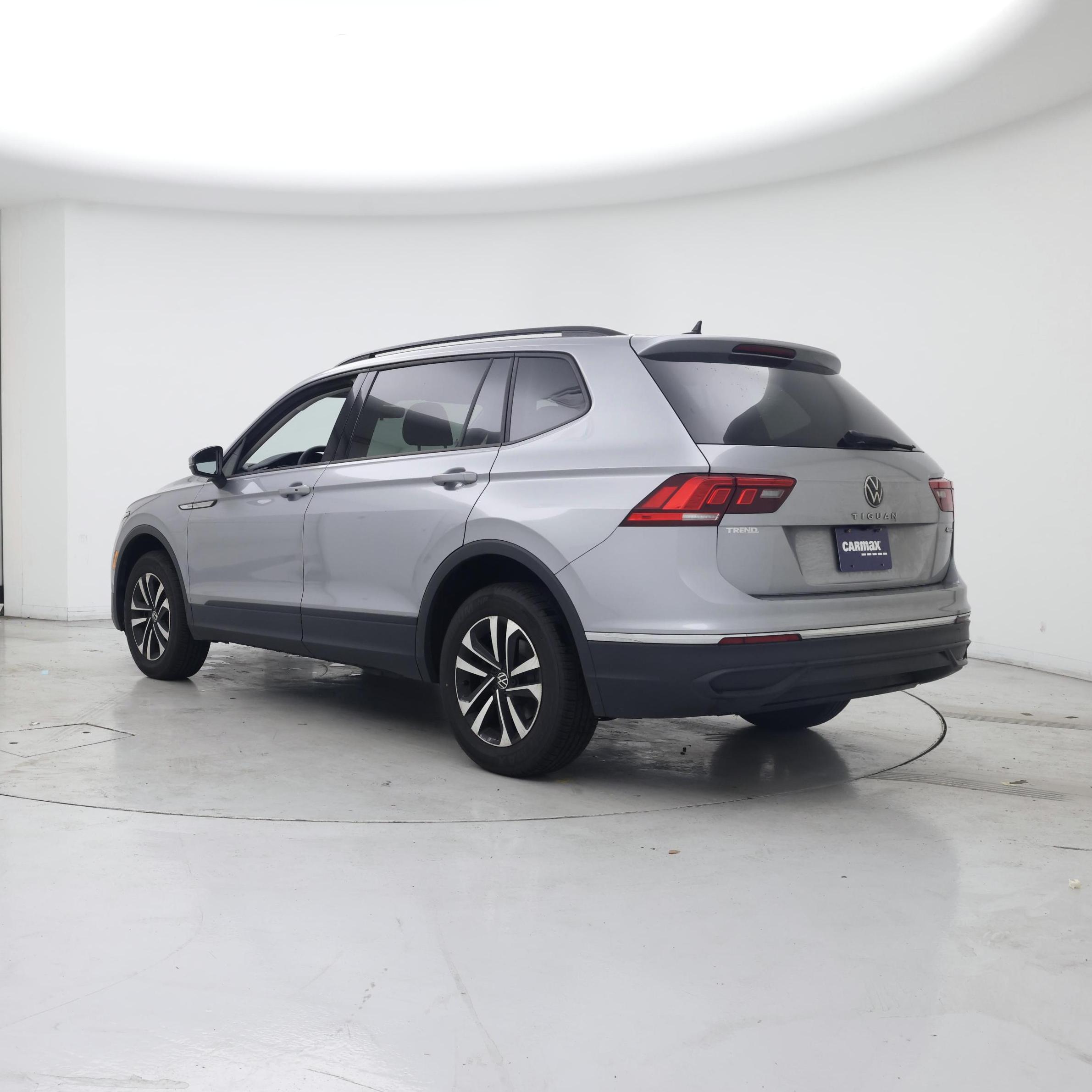 Thumbnail: 2023 Volkswagen Tiguan - 2