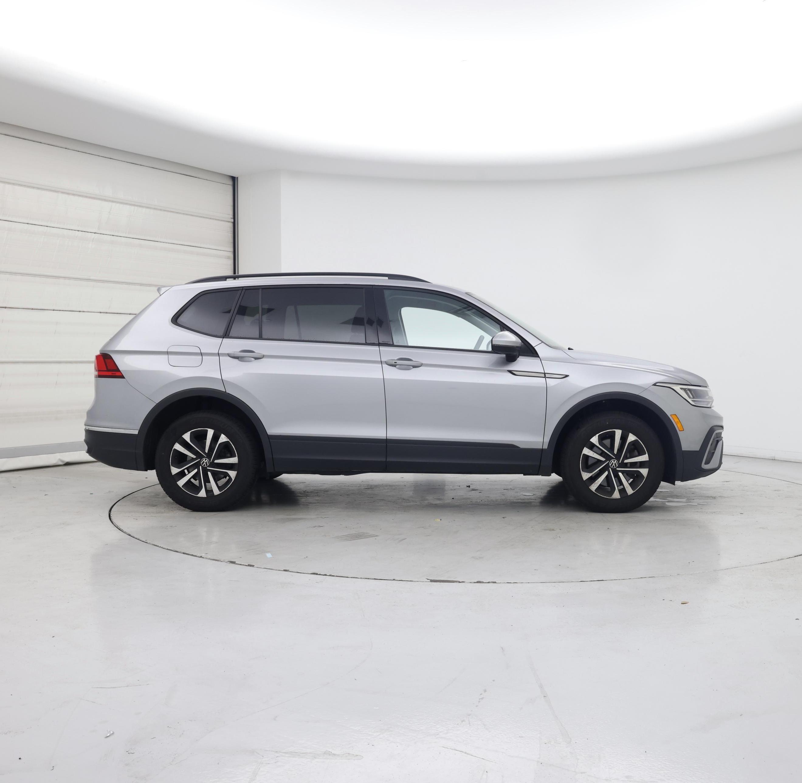 Thumbnail: 2023 Volkswagen Tiguan - 7