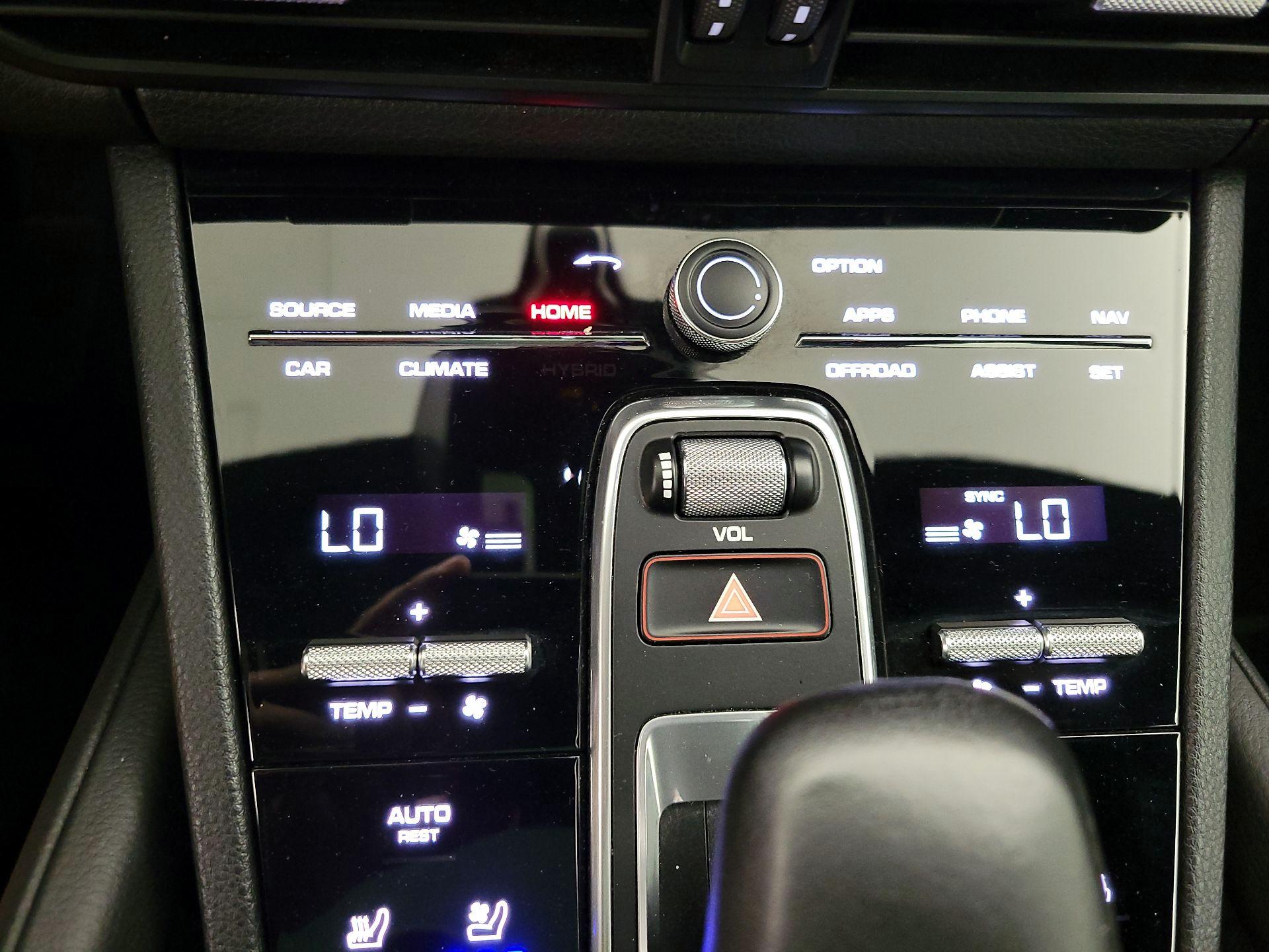 Thumbnail: 2021 Porsche Cayenne - 17
