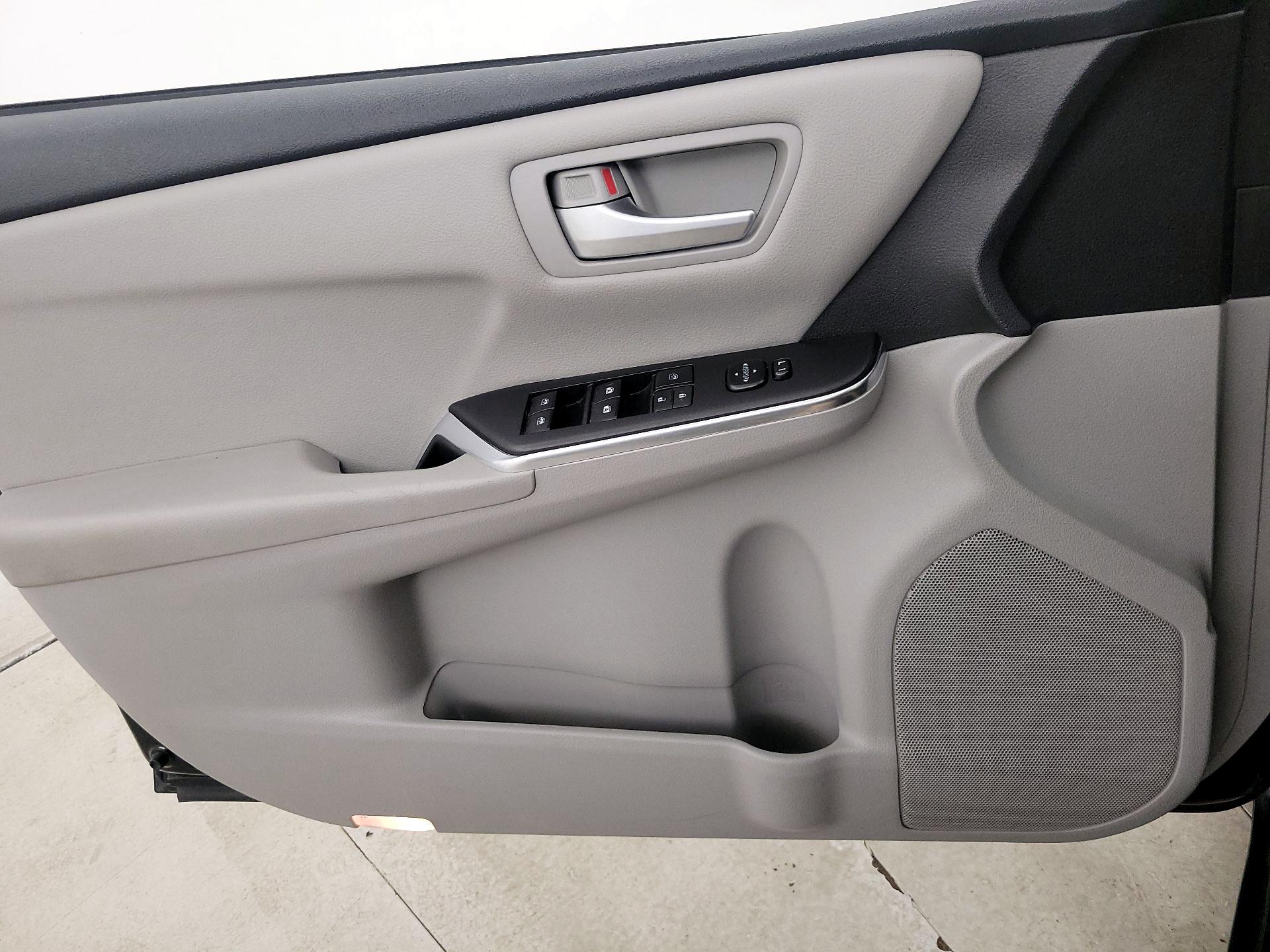 Thumbnail: 2017 Toyota Camry - 12