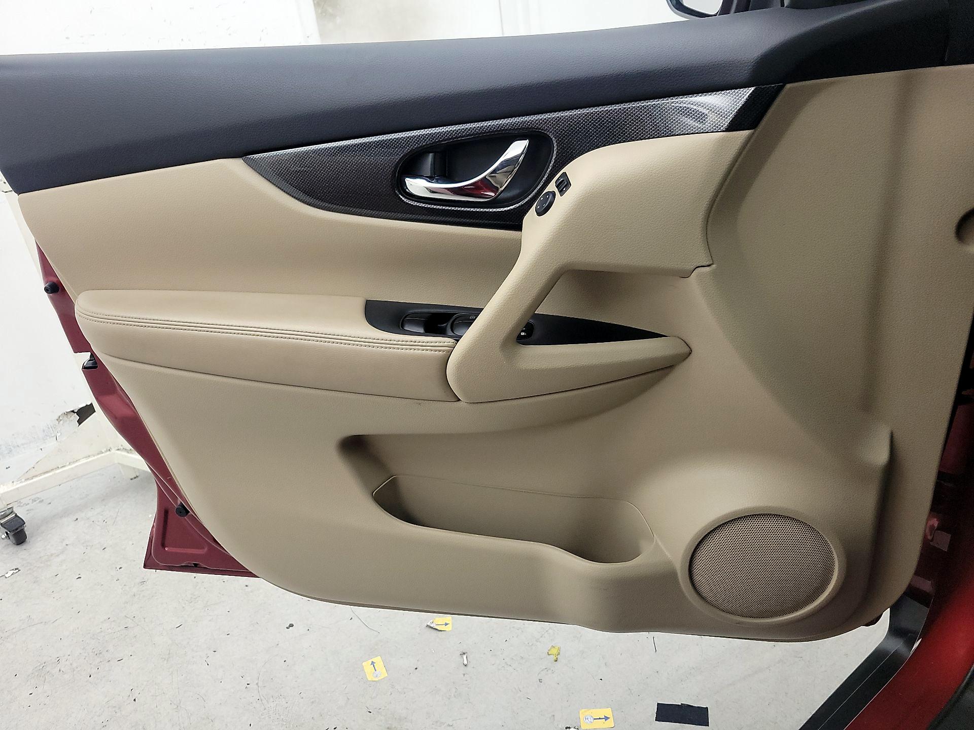 Thumbnail: 2016 Nissan Rogue - 12