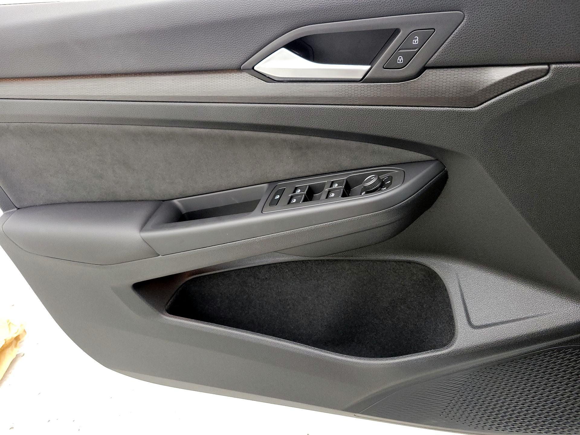 Thumbnail: 2023 Volkswagen Golf - 12