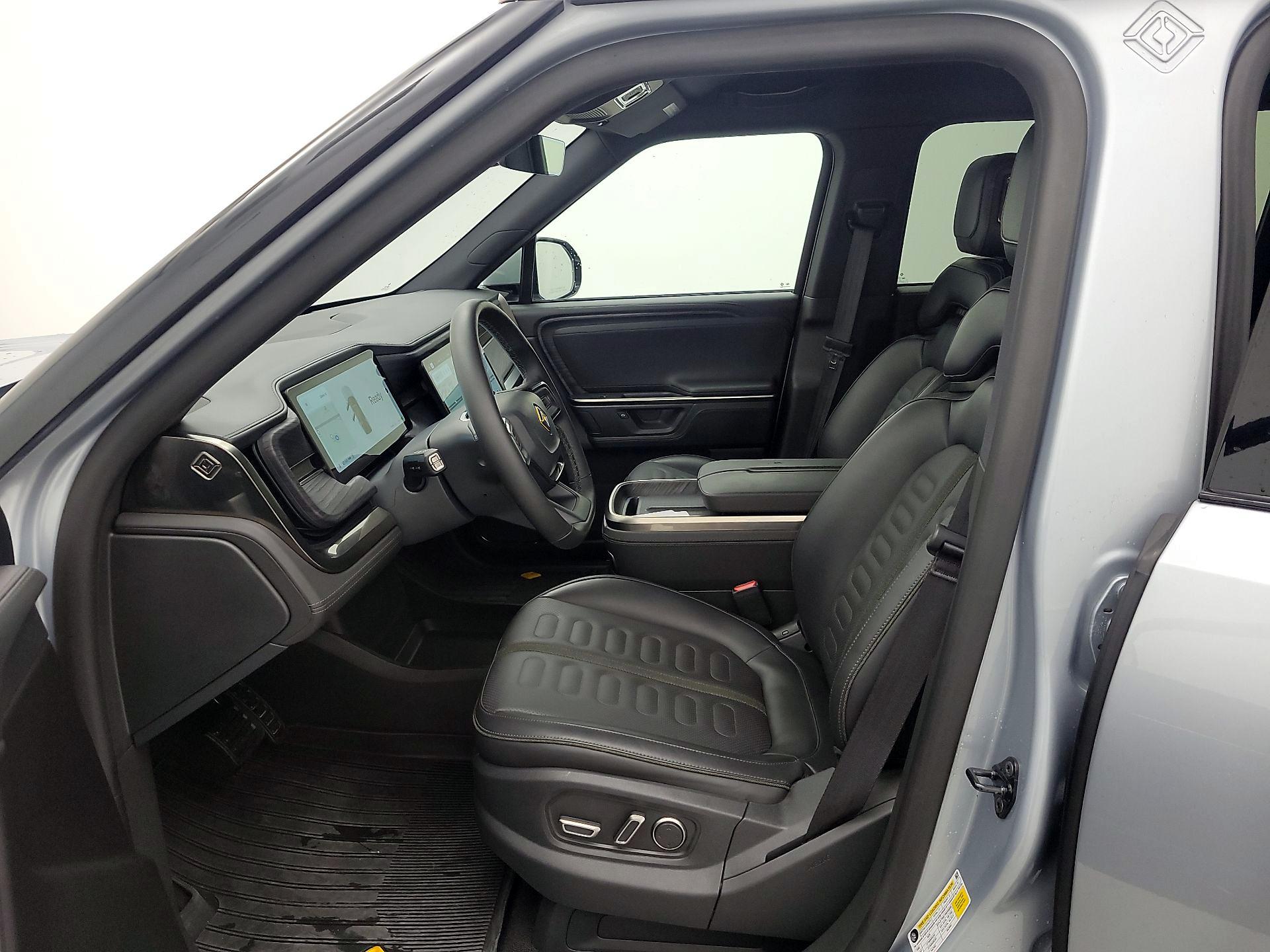 Thumbnail: 2025 Rivian R1S - 11