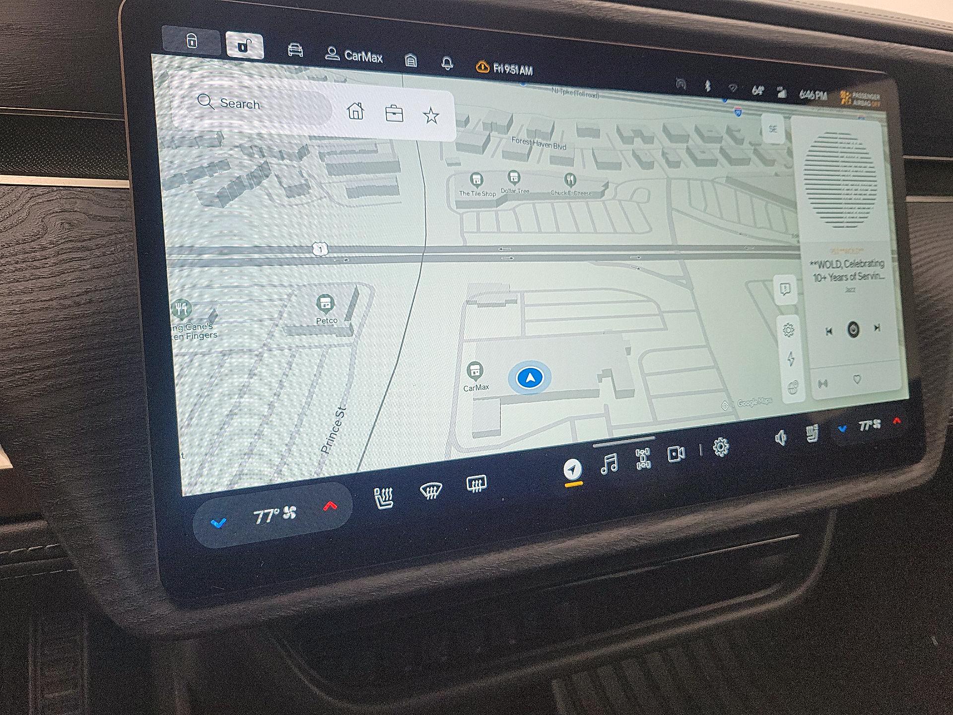 Thumbnail: 2025 Rivian R1S - 13