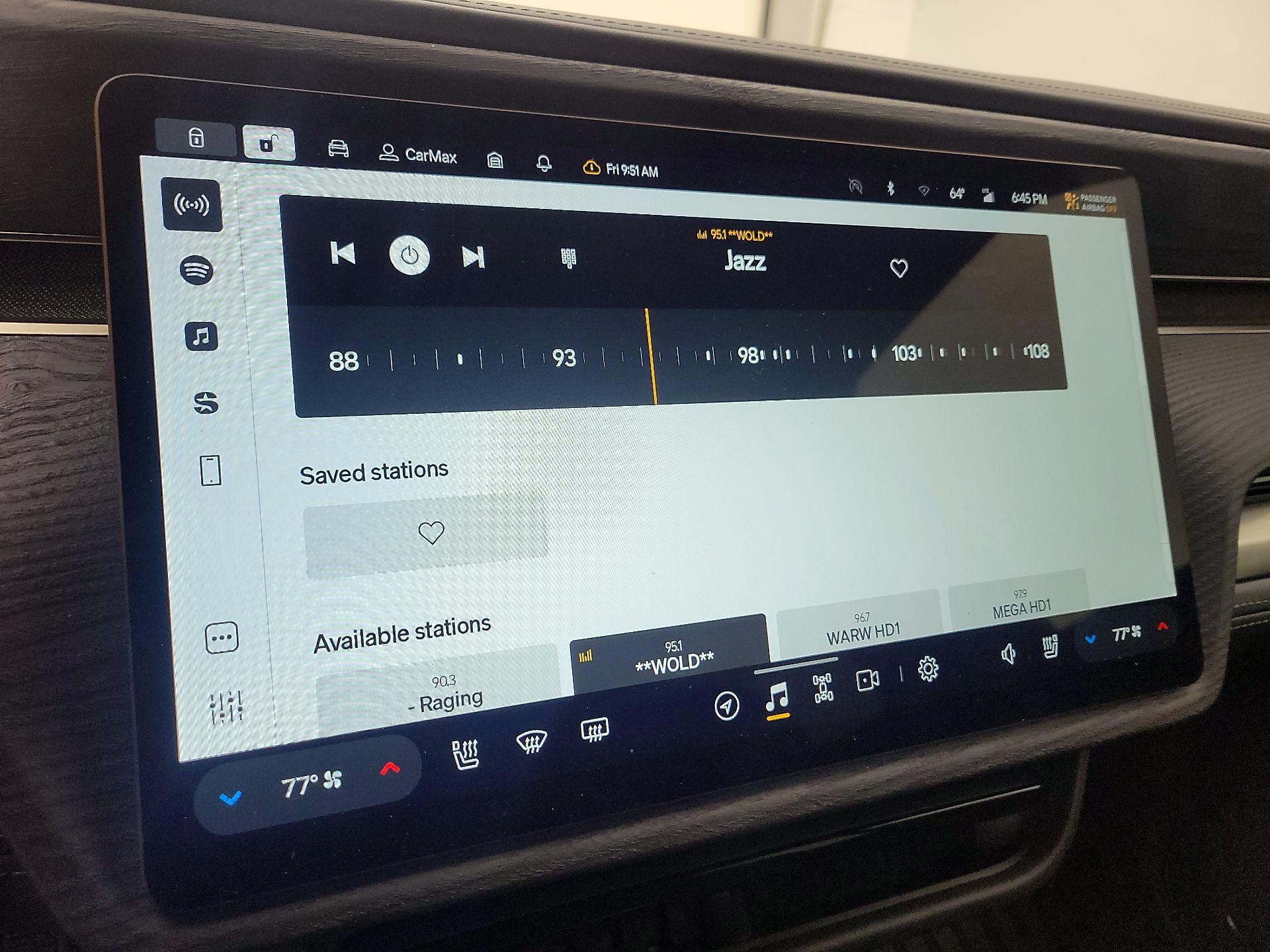 Thumbnail: 2025 Rivian R1S - 15