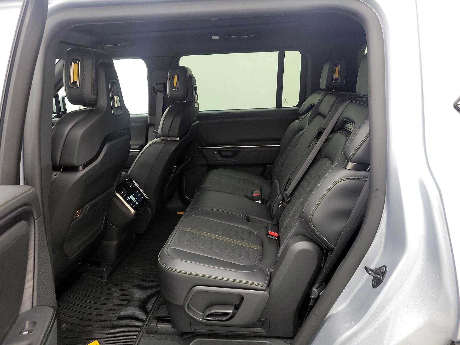 Thumbnail: 2025 Rivian R1S - 19