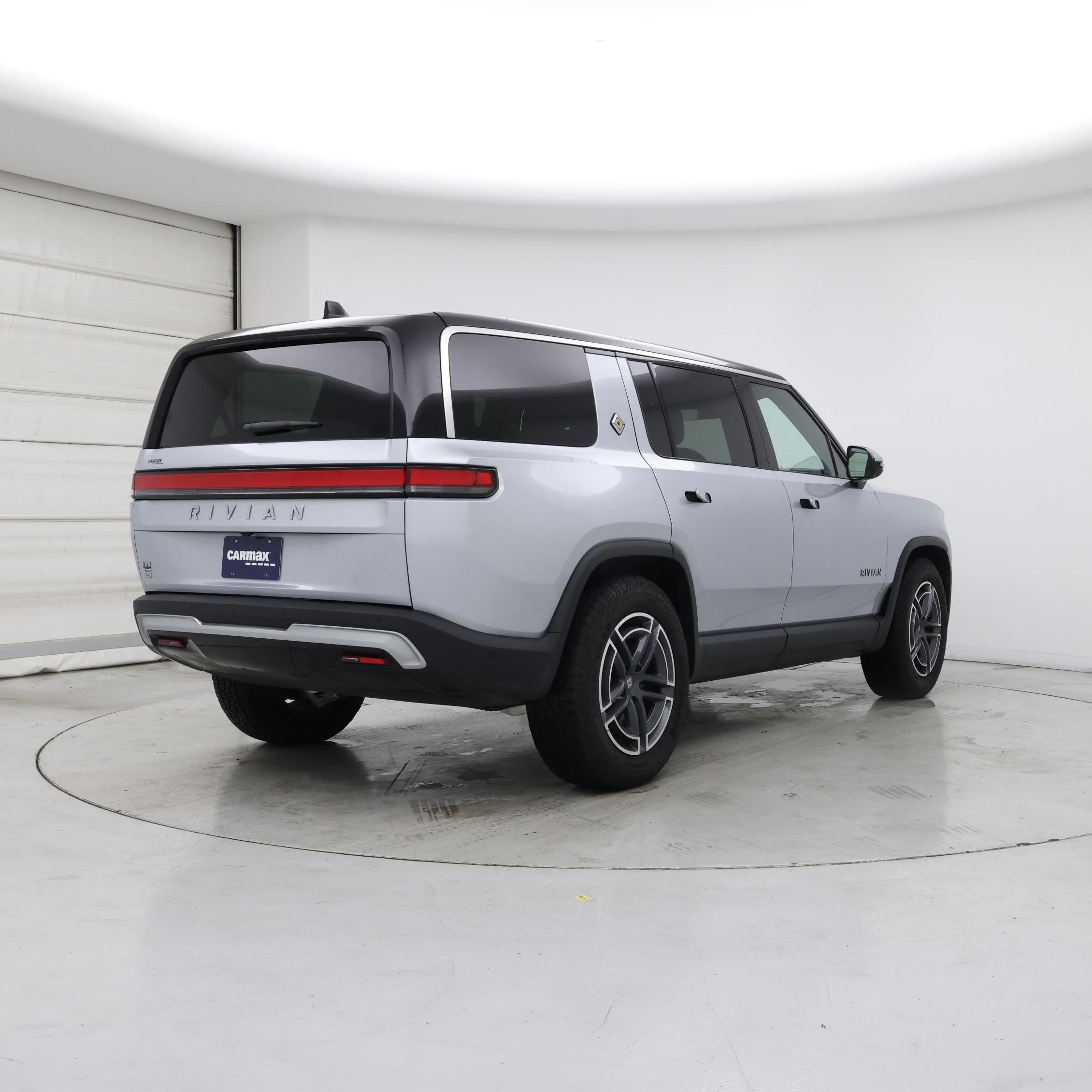 Thumbnail: 2025 Rivian R1S - 8