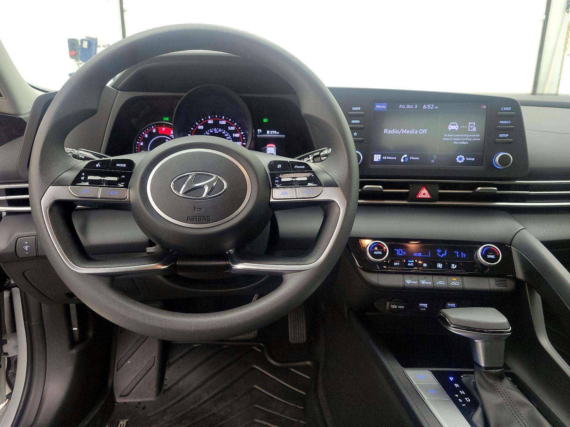 Thumbnail: 2022 Hyundai Elantra - 10