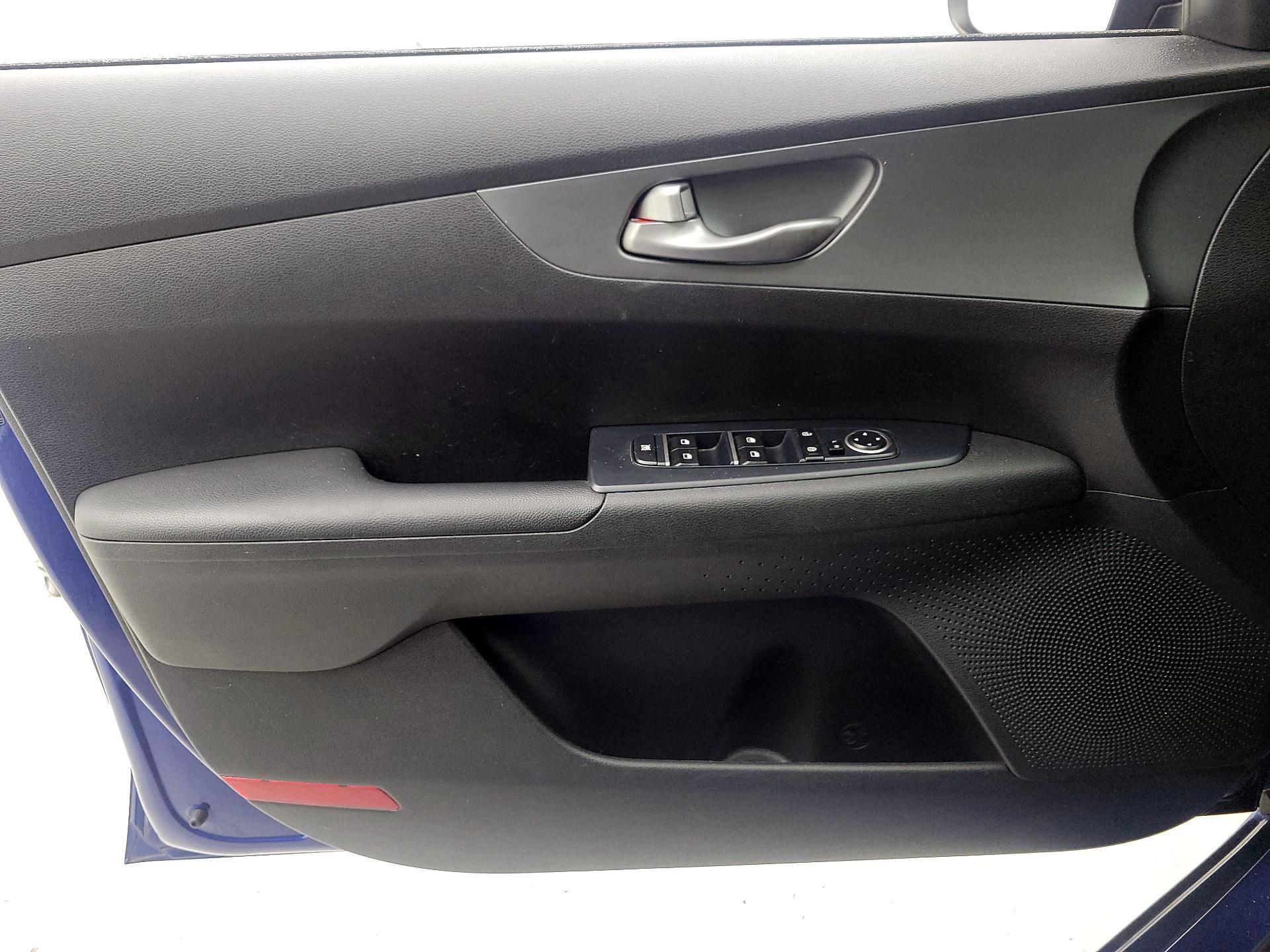 Thumbnail: 2020 Kia Forte - 12