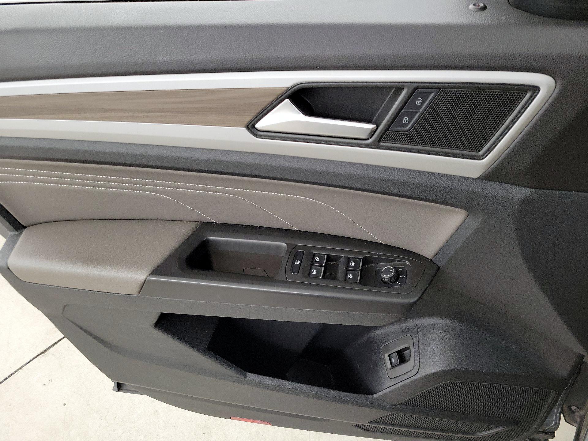 Thumbnail: 2022 Volkswagen Atlas - 12