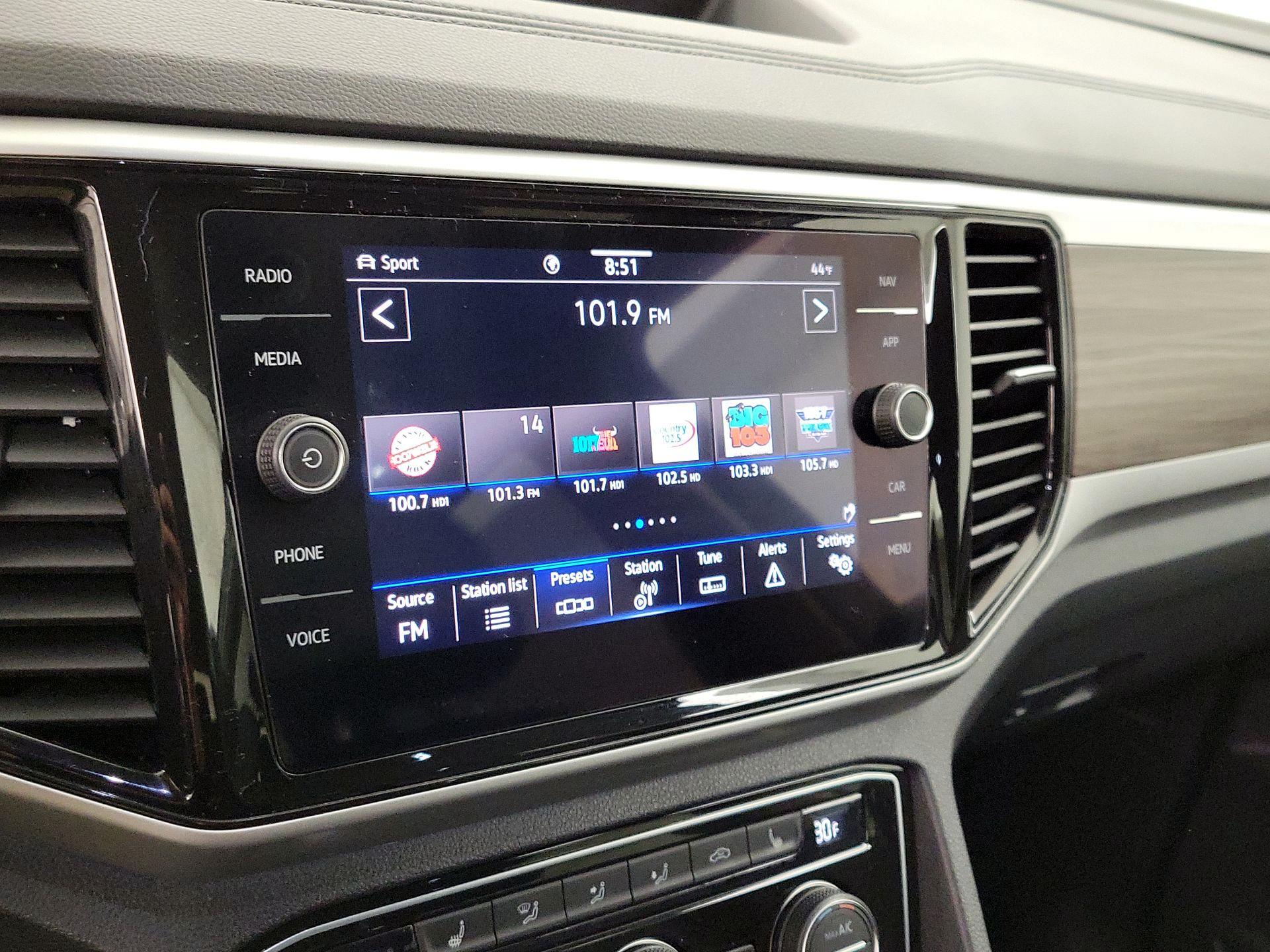 Thumbnail: 2022 Volkswagen Atlas - 16