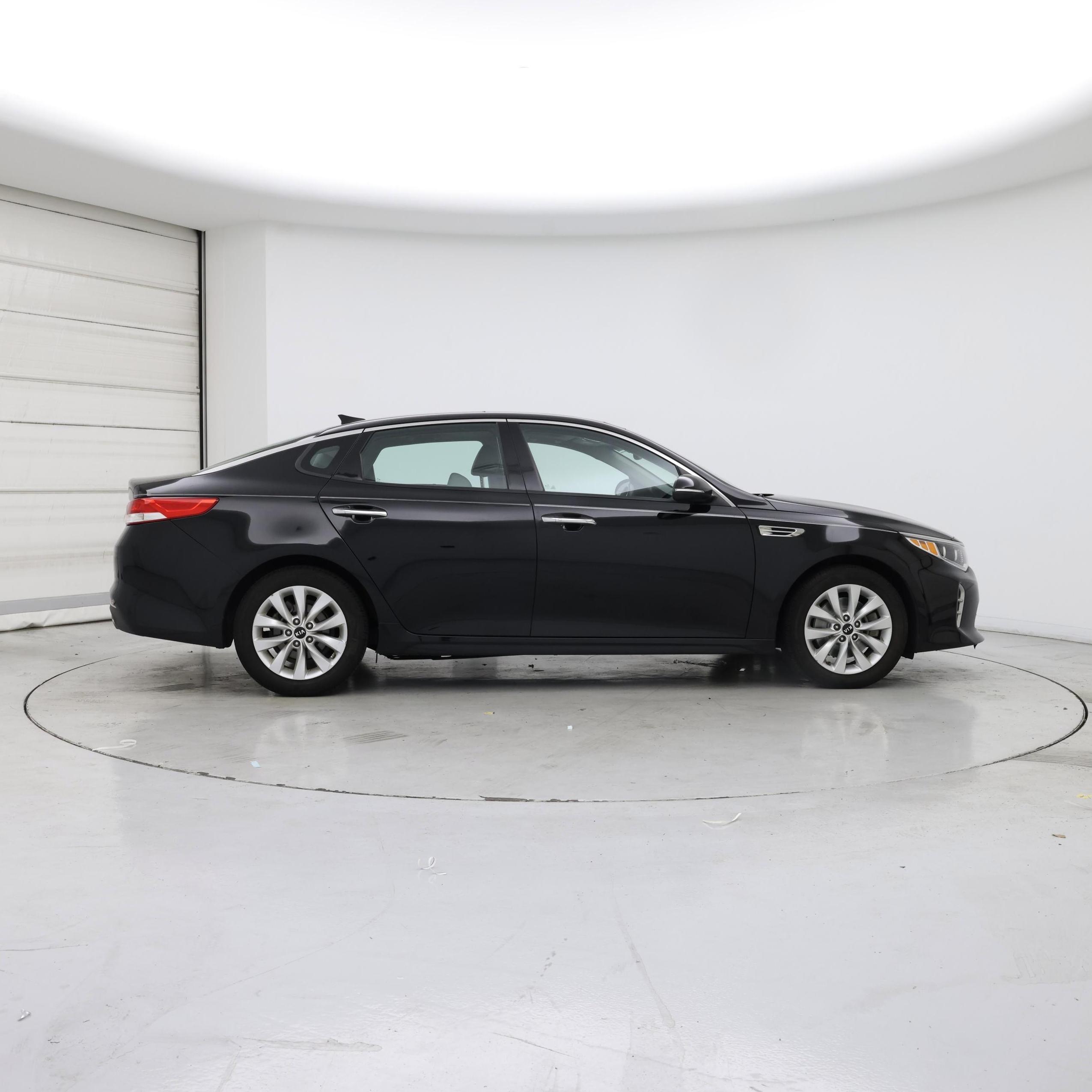 Thumbnail: 2017 Kia Optima - 7