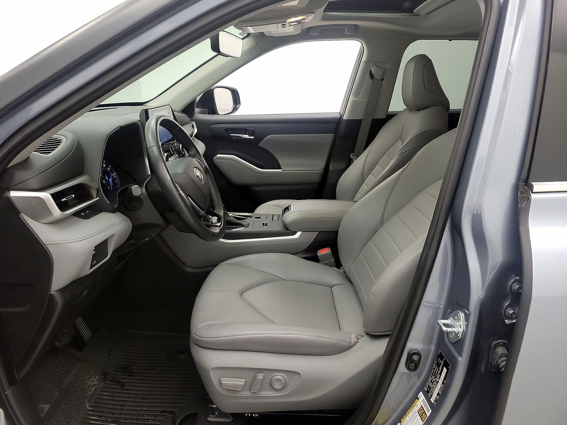 Thumbnail: 2021 Toyota Highlander - 11