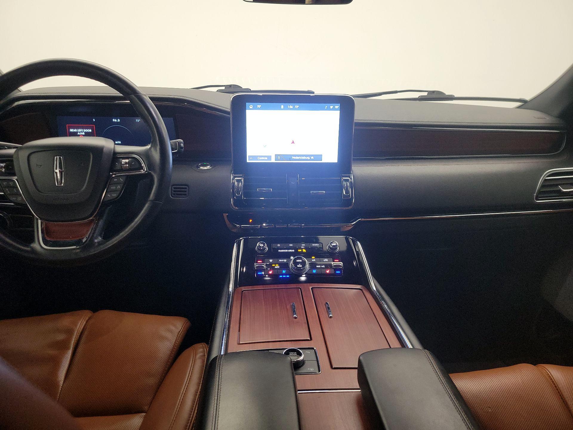 Thumbnail: 2021 Lincoln Navigator L - 9