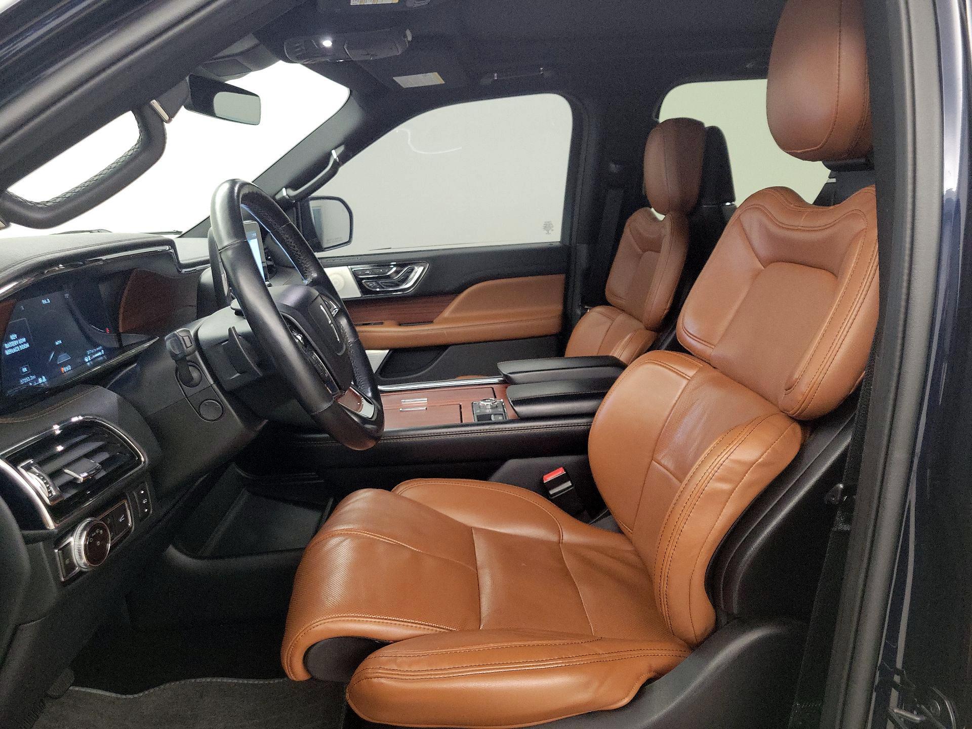 Thumbnail: 2021 Lincoln Navigator L - 11