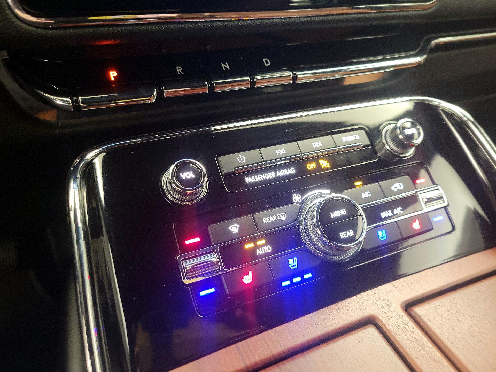 Thumbnail: 2021 Lincoln Navigator L - 17