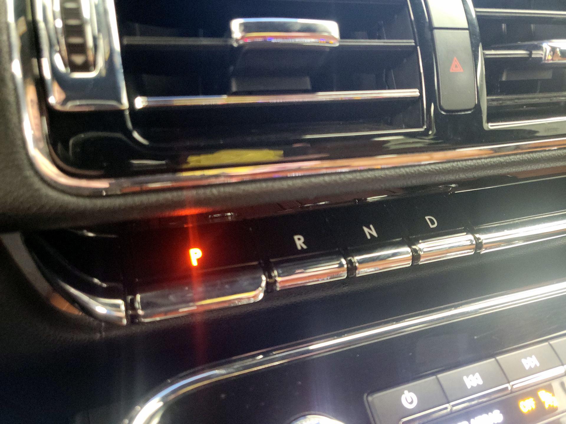 Thumbnail: 2021 Lincoln Navigator L - 18