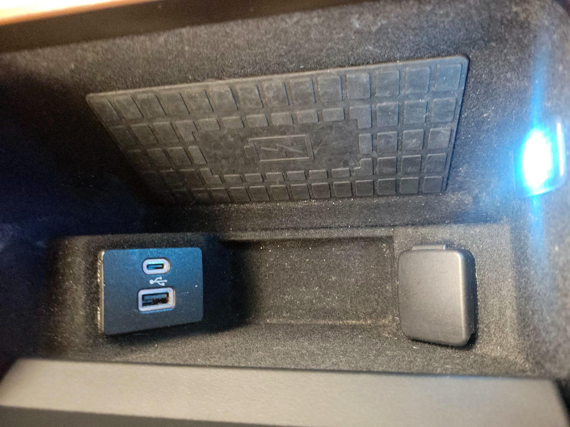 Thumbnail: 2021 Lincoln Navigator L - 19