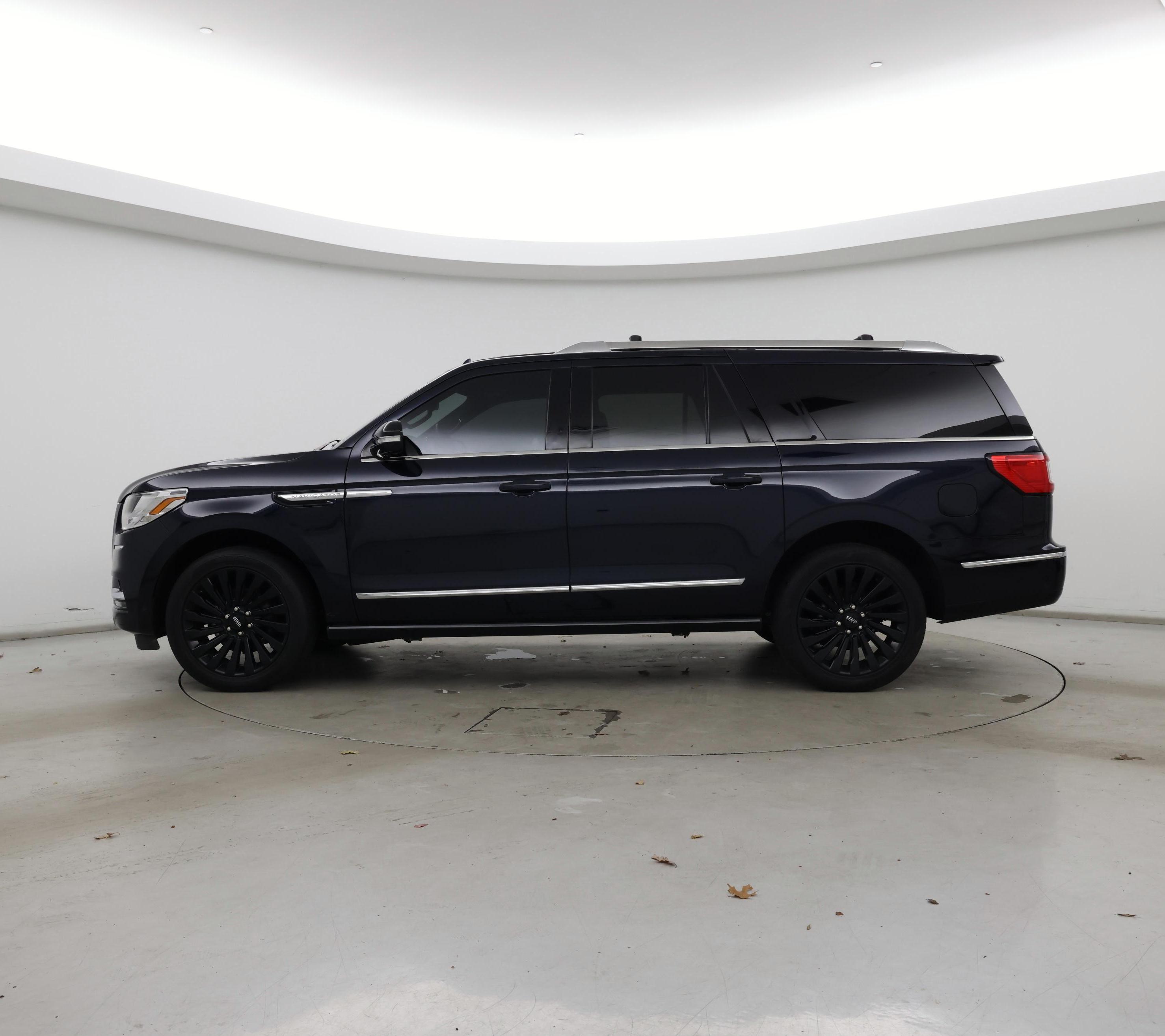 Thumbnail: 2021 Lincoln Navigator L - 3